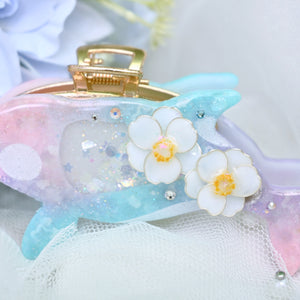 White Anemone Orca Hair Huggie (5.5cm claw) - Dancing Heart