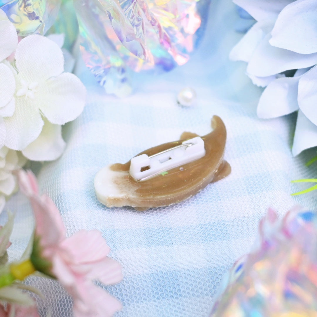 Otter Brooch (2cm pin)