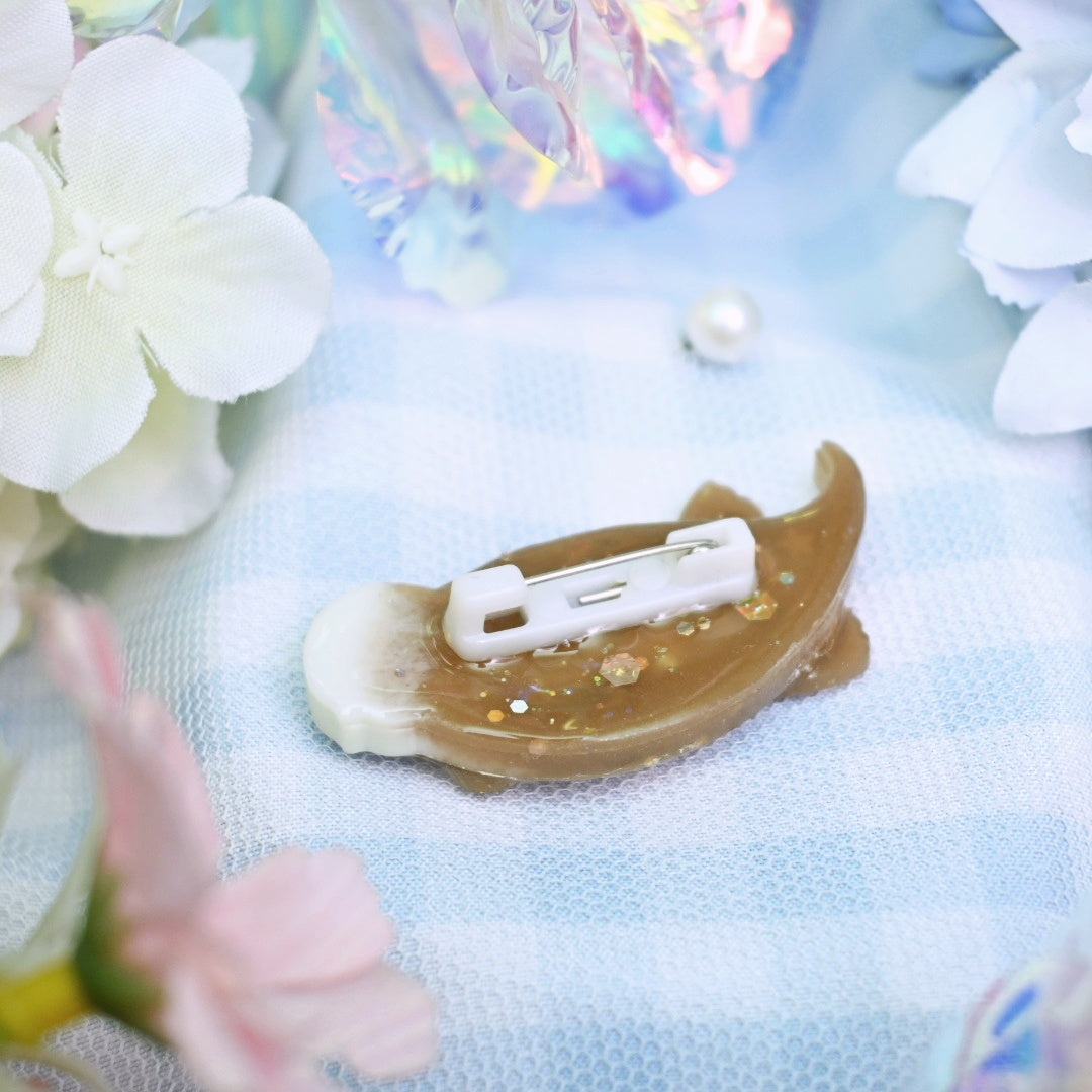 Otter Brooch (2cm pin)