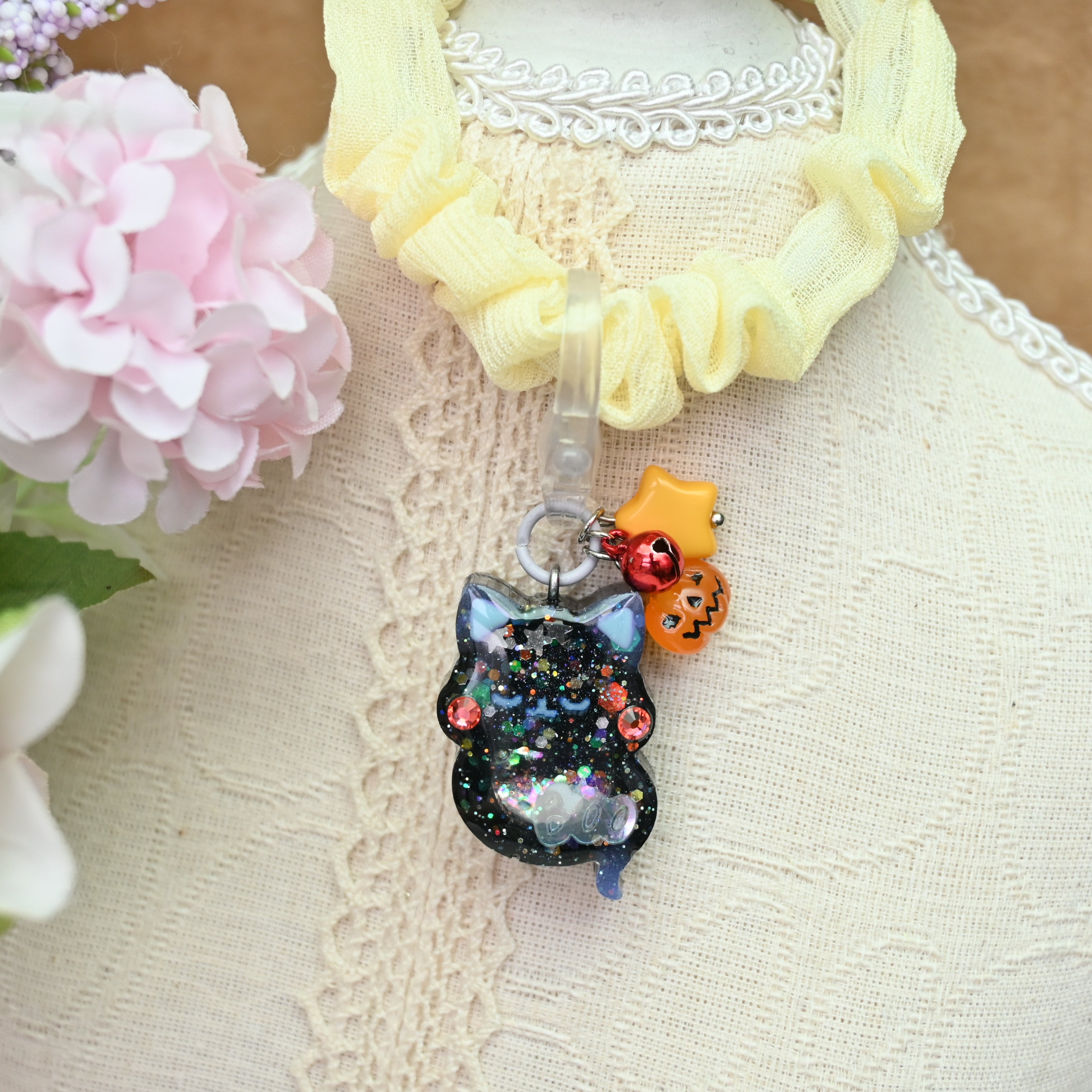 Ghostie Kitty Hairtie - Shinie