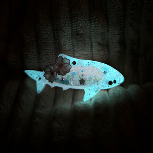 Smol Shark Hairclip (5cm, Wireart) - Blue, right side