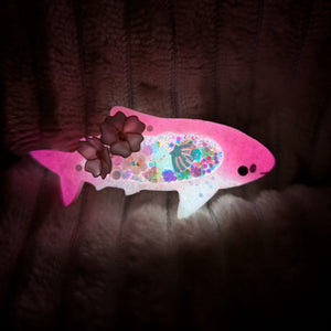 Smol Shark Hairclip (5cm, Wireart) - Pink, right side