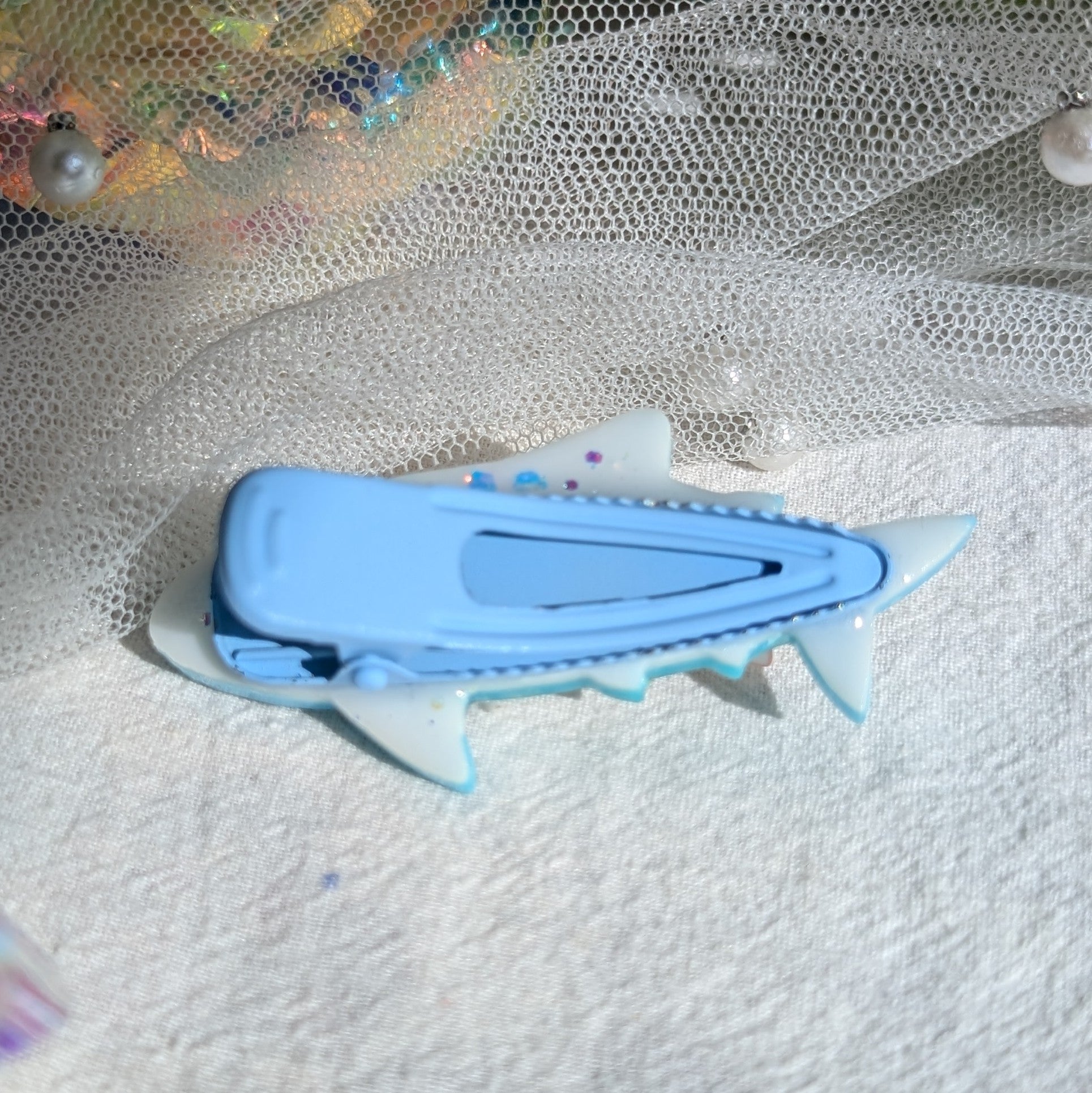 Smol Shark Hairclip (5cm, Wireart) - Blue, right side