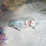 Smol Shark Hairclip (5cm, Wireart) - Grey, left side