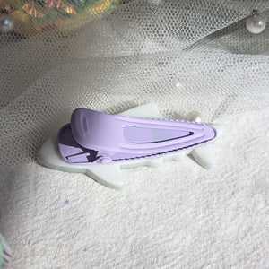 Smol Shark Hairclip (5cm, Wireart) - Grey, right side