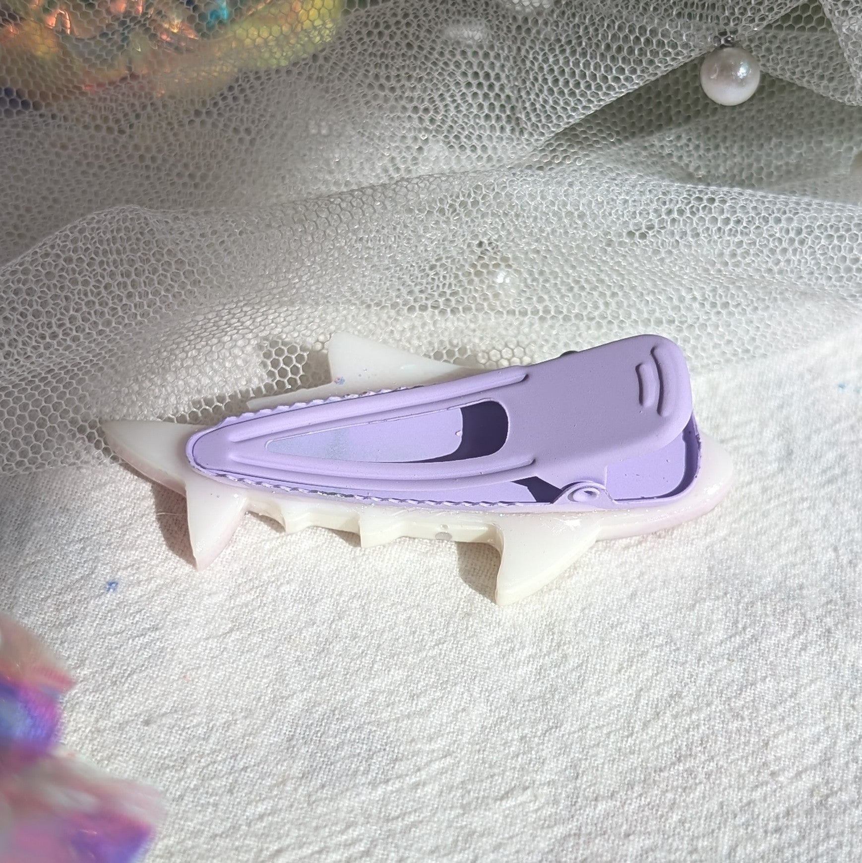 Smol Shark Hairclip (5cm, Wireart) - Purple, left side