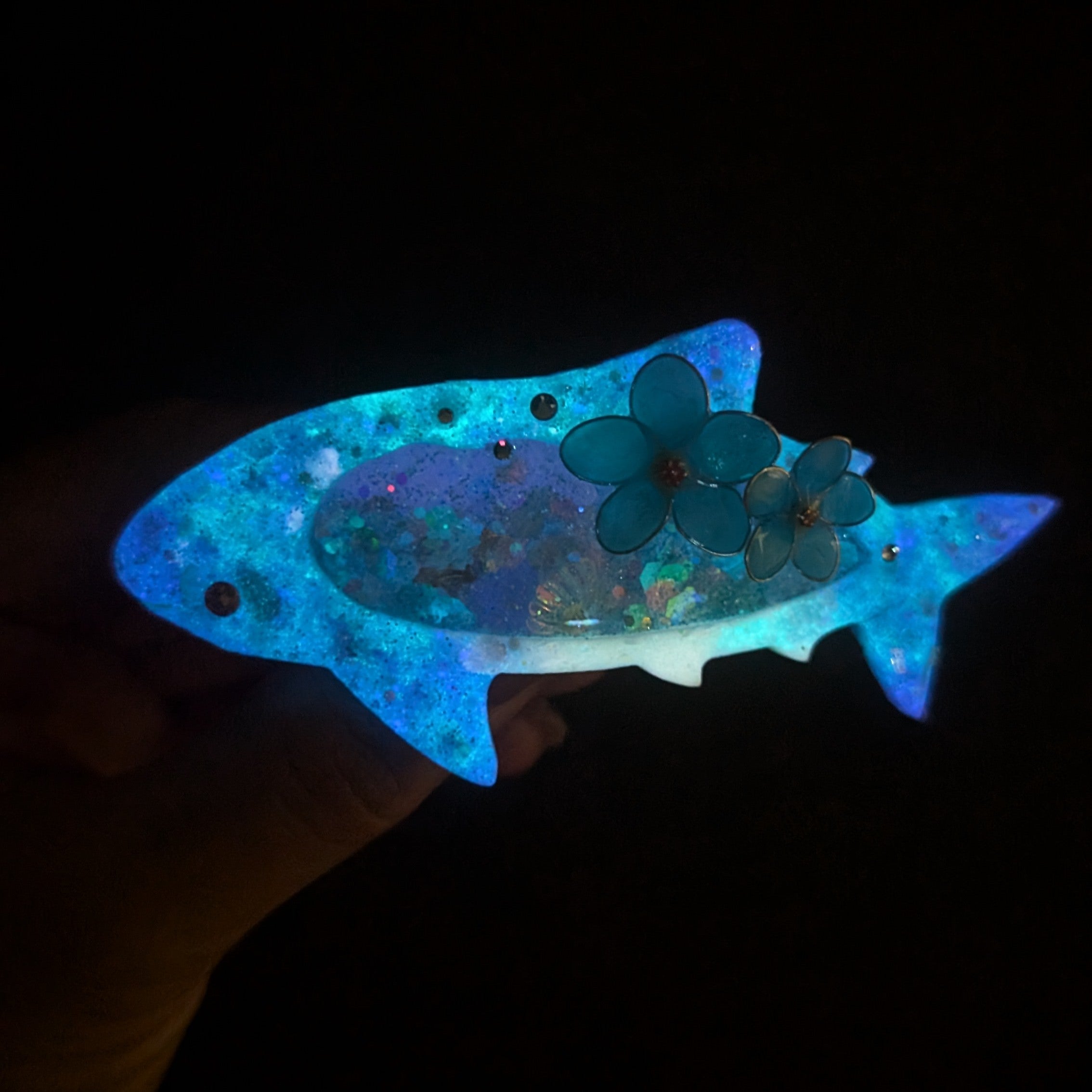 Forget Me Not Shark Barrette (6cm clasp)