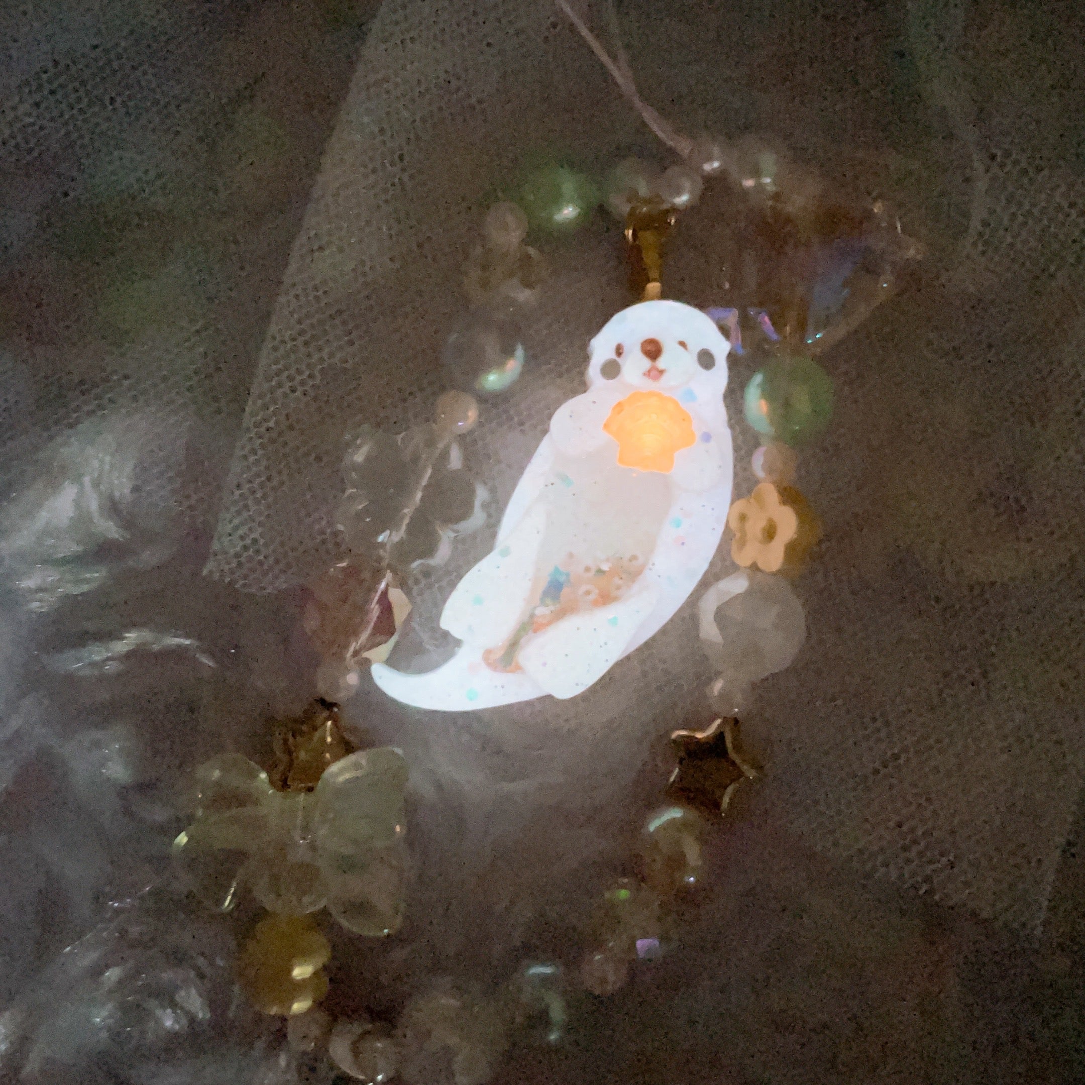 Illumi Otter Phone Charm