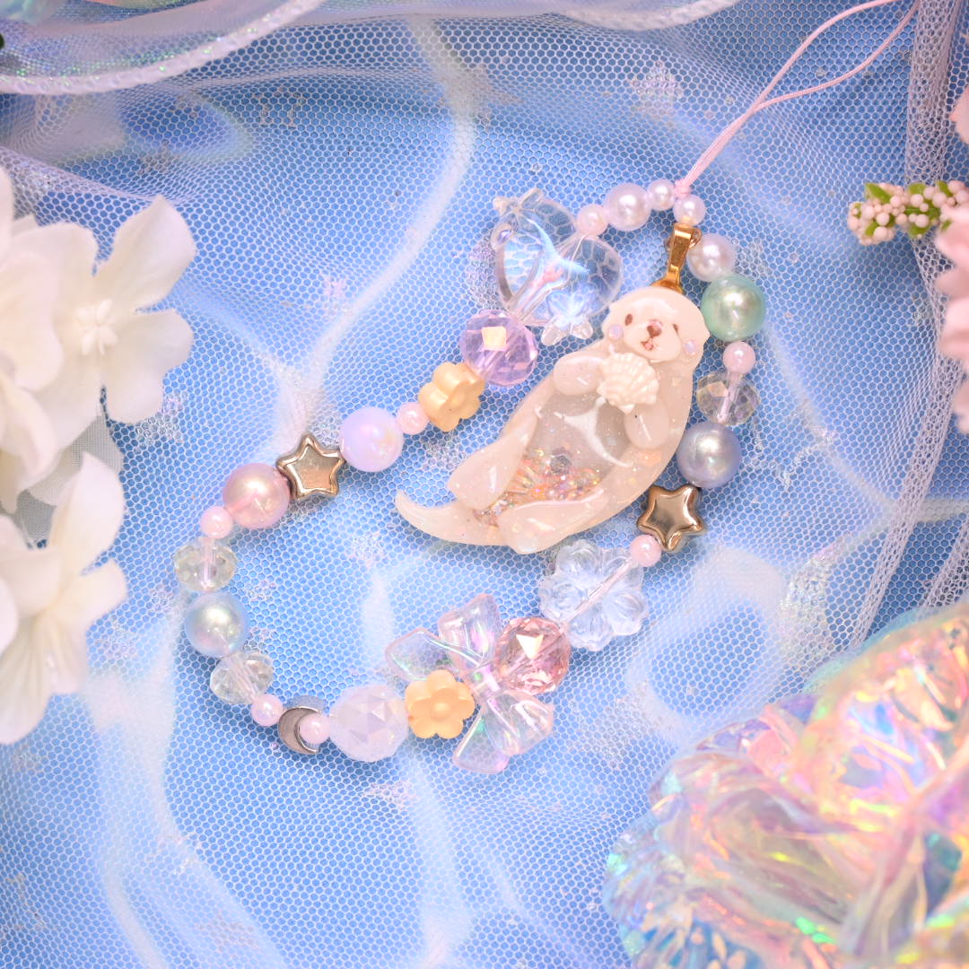 Illucean Otter Phone Charm