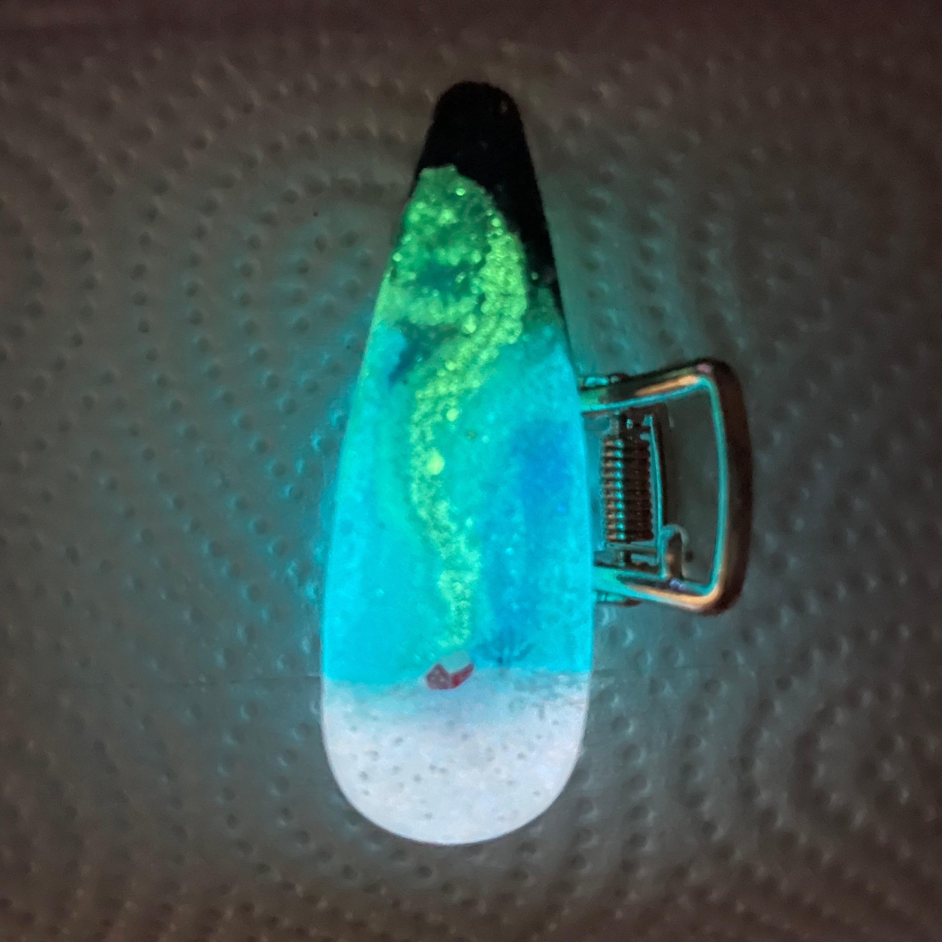 Tiny Red House Aurora Teardrop Hair claw