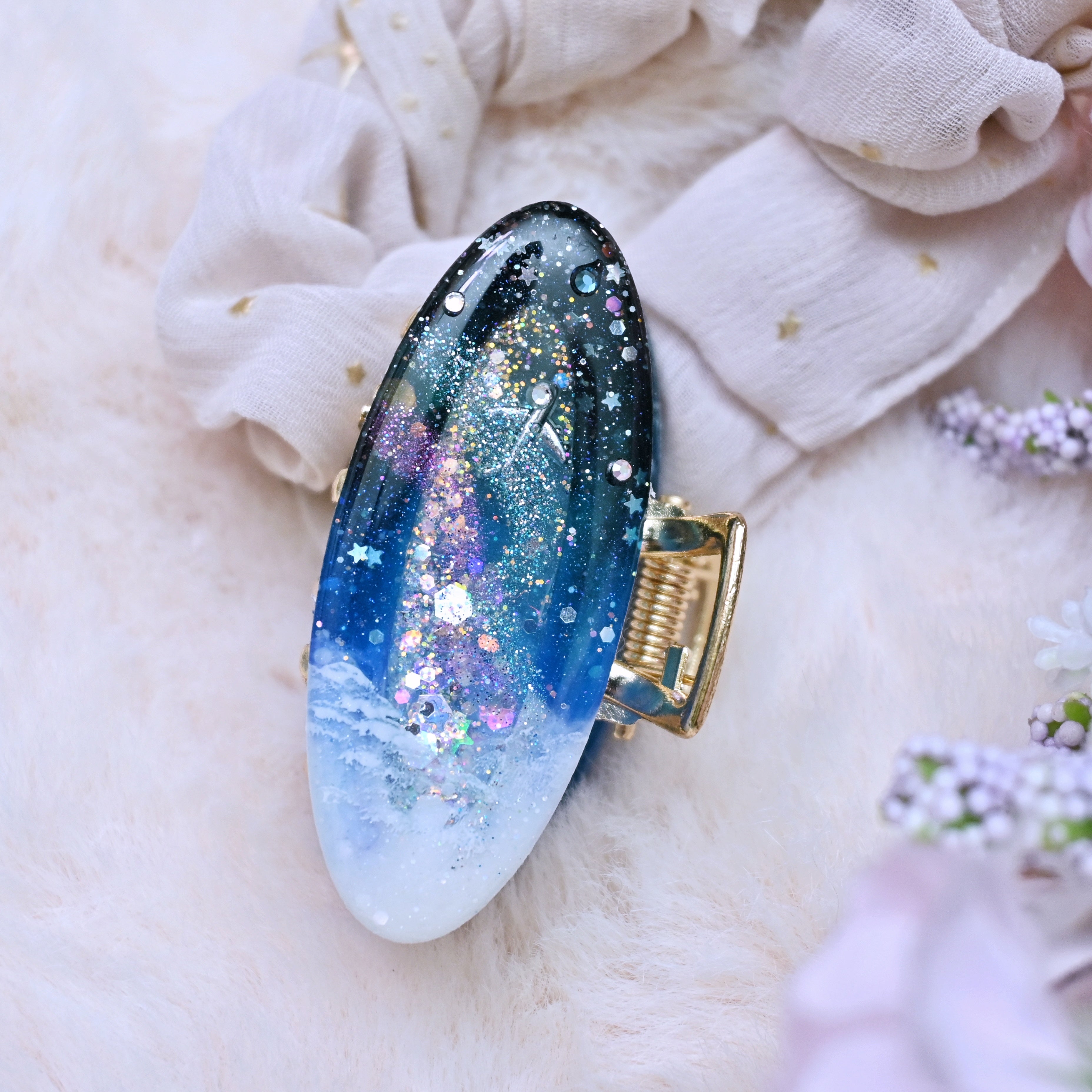 Tiny Red House Aurora Oval Hair claw