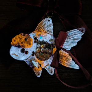 Glittering Guardian - Deluxe Goldie Charm