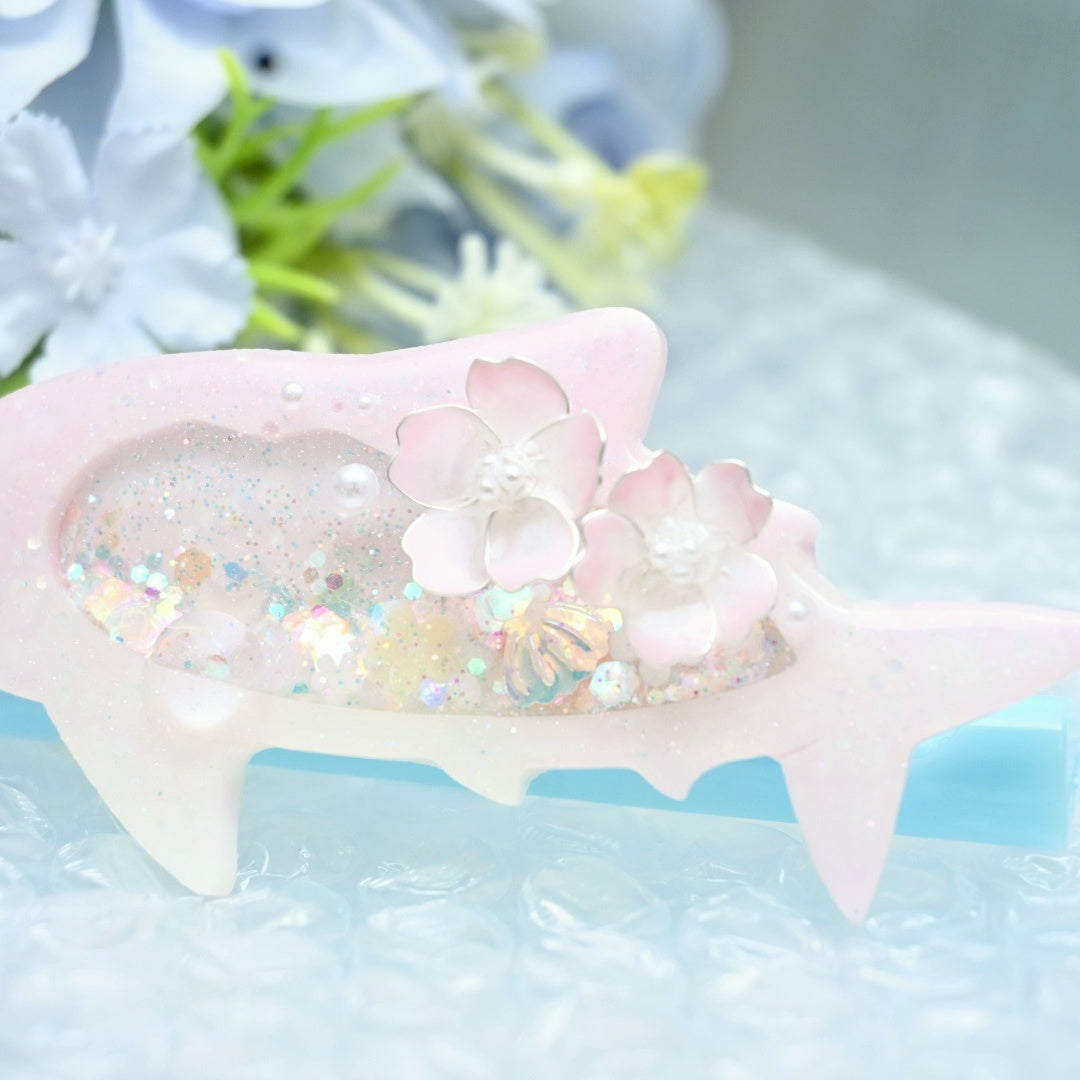 Sakura Shark Barrette (6cm clasp)