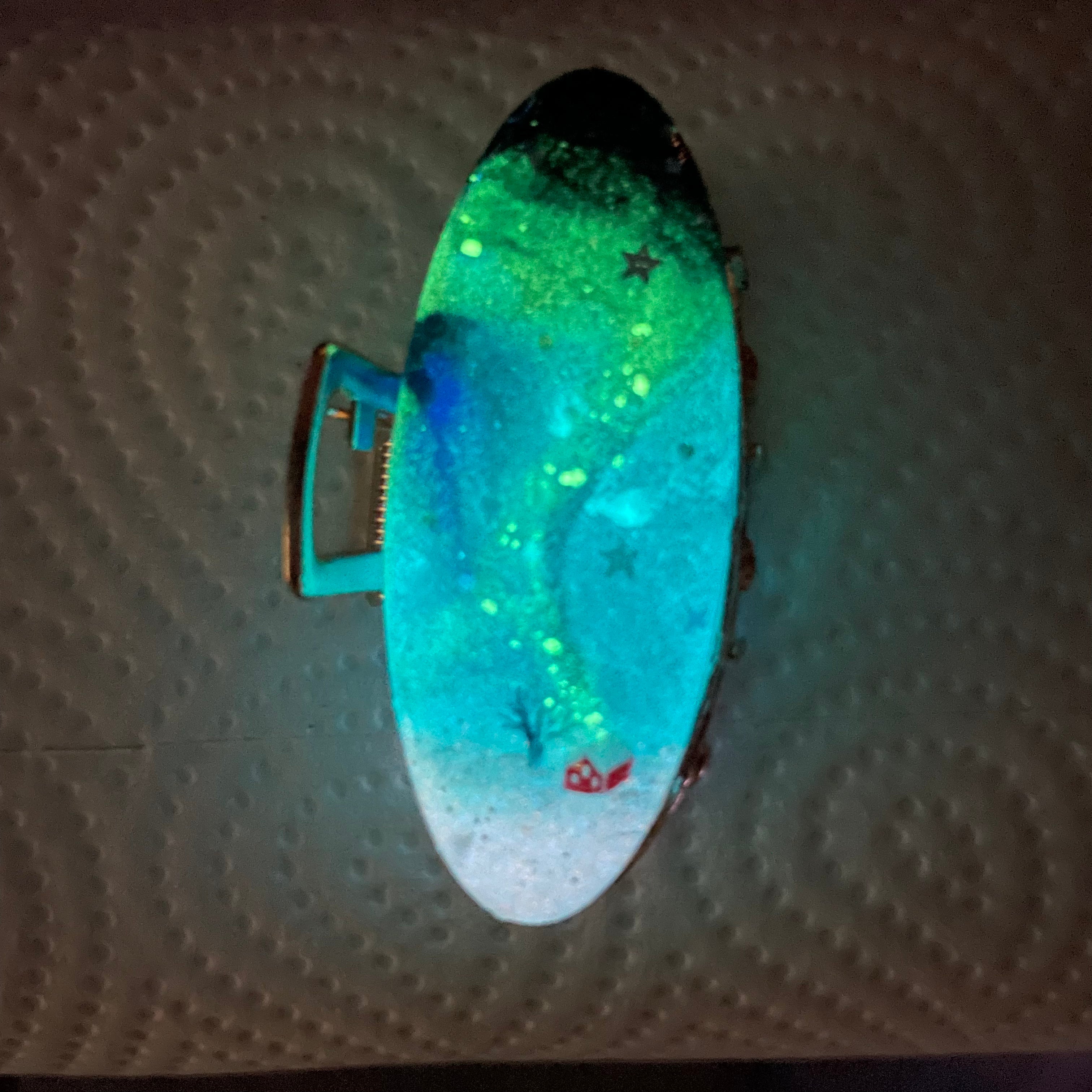Tiny Red House Aurora Oval Hair claw