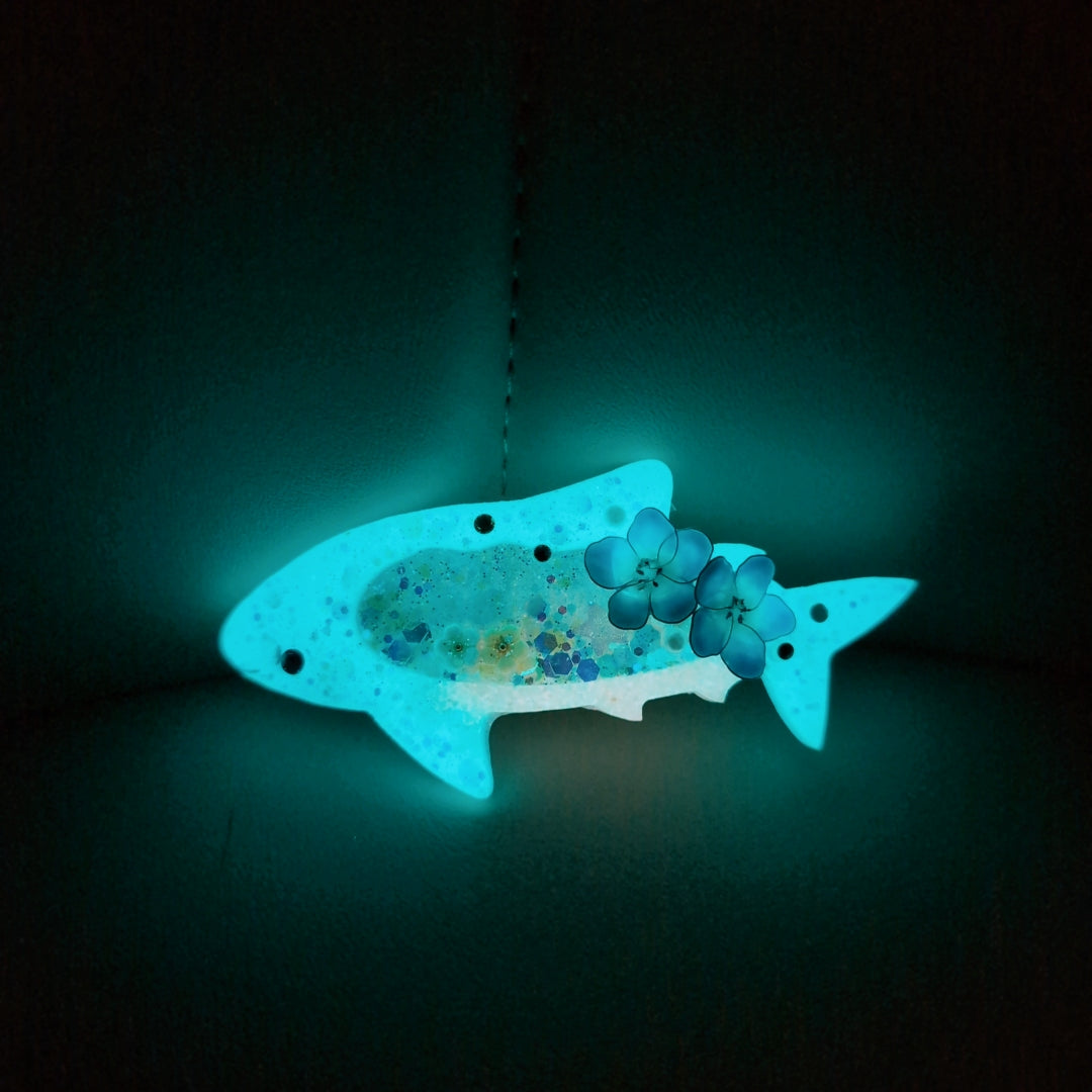 Nemophila Shark Barrette (6cm clasp)