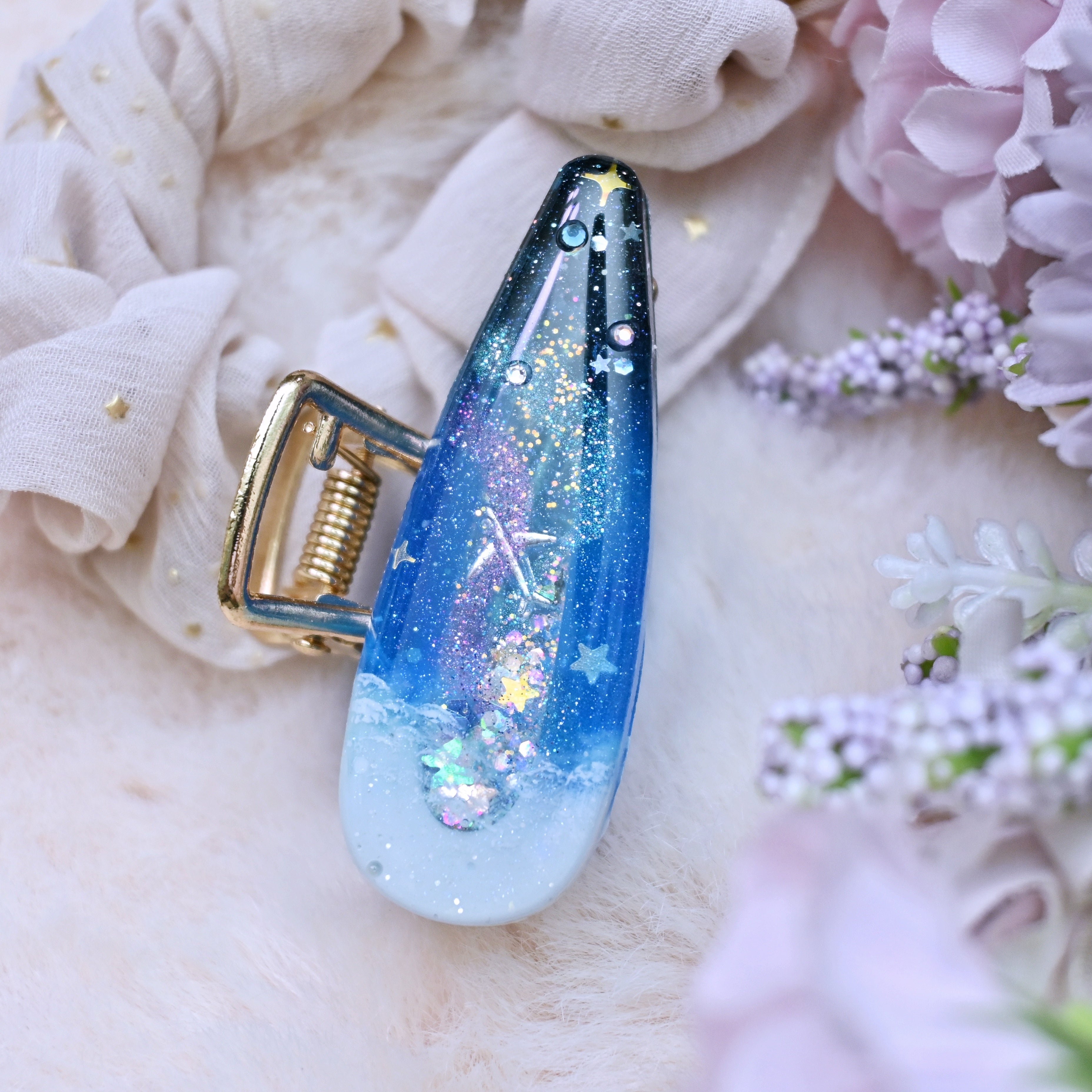 Tiny Red House Aurora Teardrop Hair claw