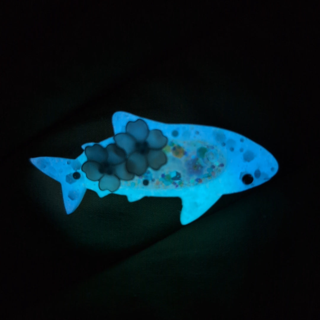 Smol Shark Hairclip (5cm, Wireart) - Blue, right side