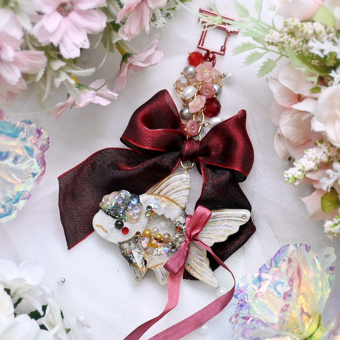 Glittering Guardian - Deluxe Goldie Charm