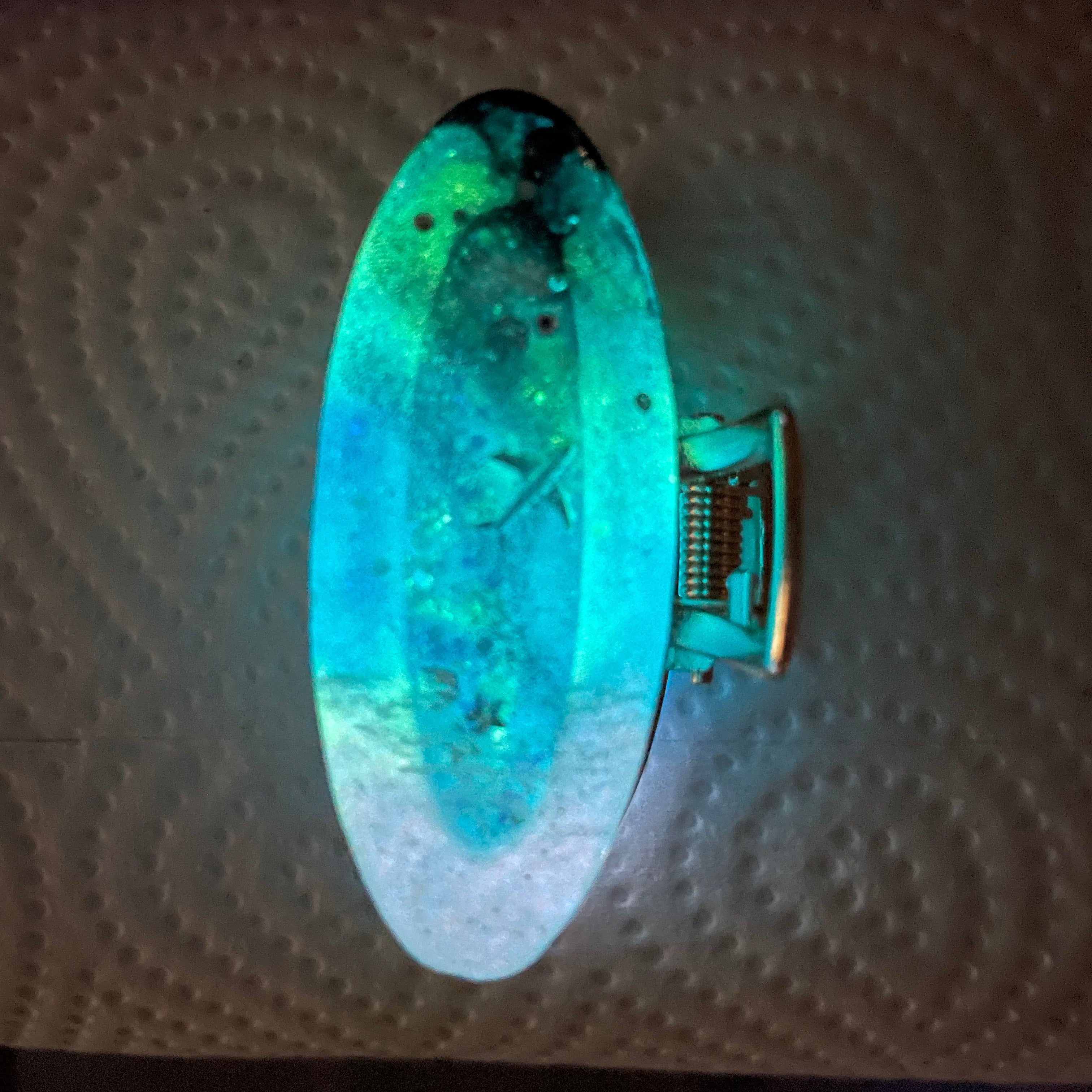 Tiny Red House Aurora Oval Hair claw