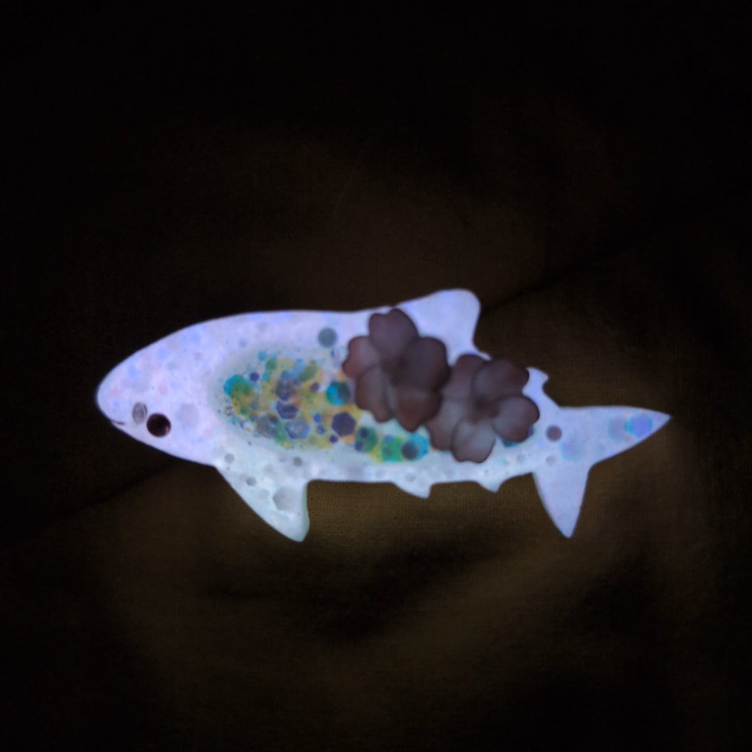 Smol Shark Hairclip (5cm, Wireart) - Purple, left side