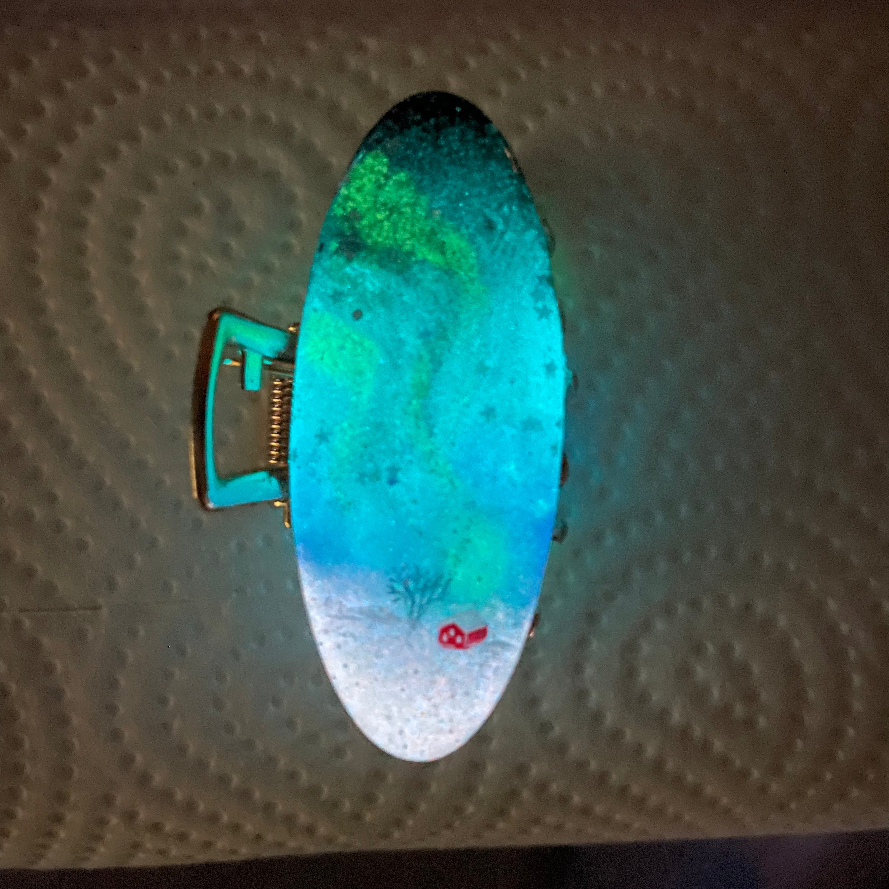 Tiny Red House Aurora Oval Hair claw