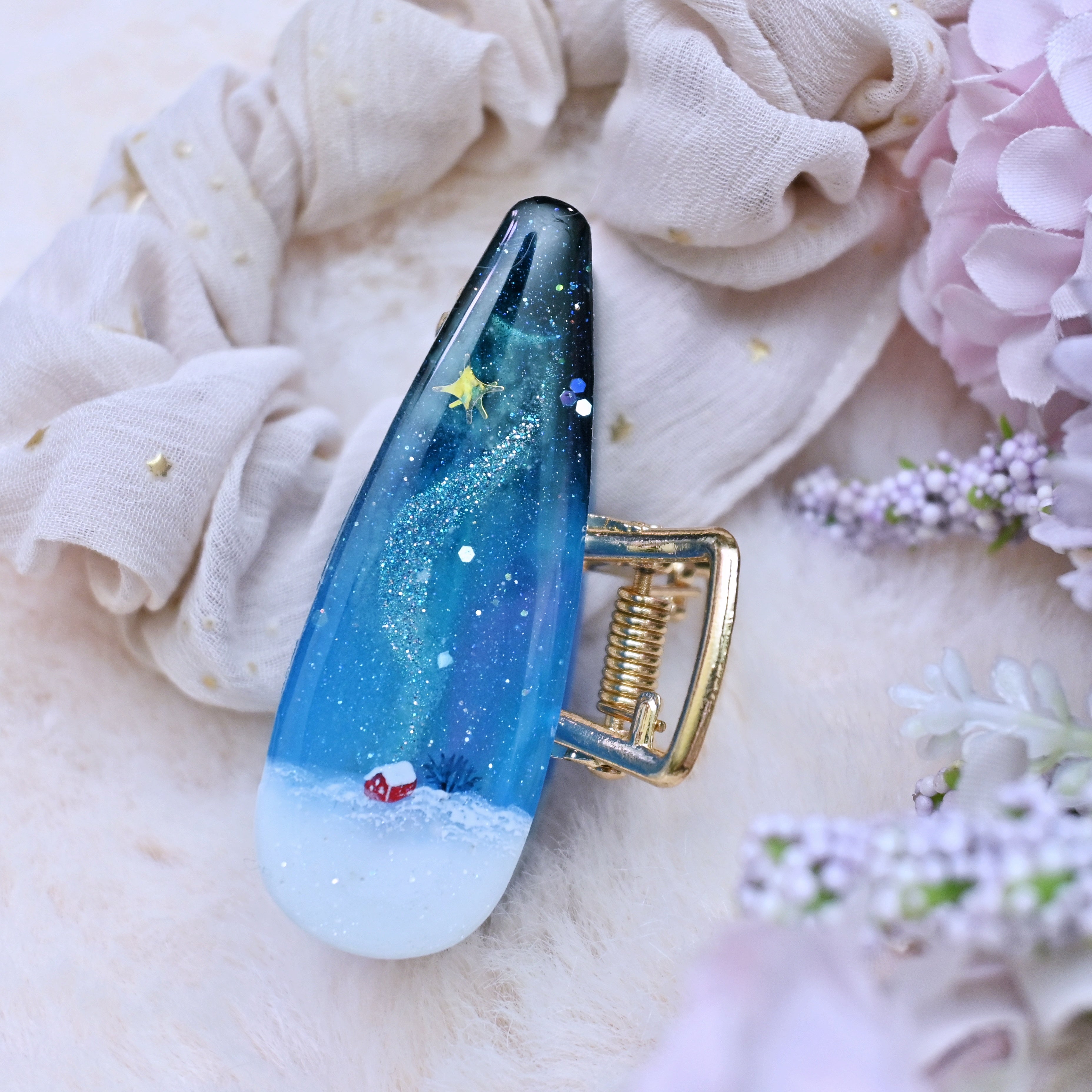 Tiny Red House Aurora Teardrop Hair claw