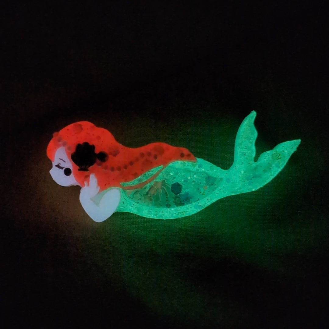 Ariel Mermaid Brooch (3cm pin) Clam shell