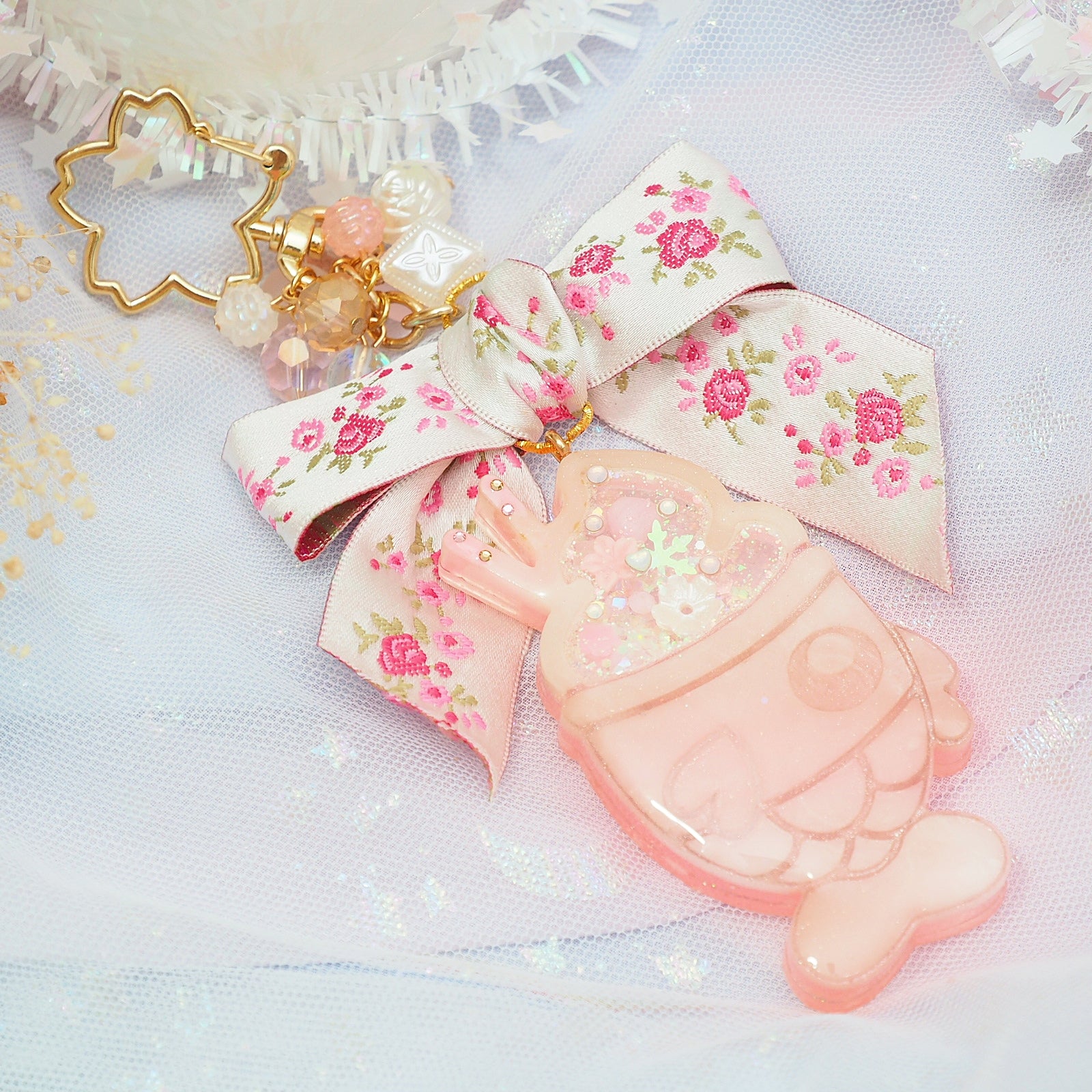 Rose Peach Taiyaki with biscuit sticks (Dry shaker charm)