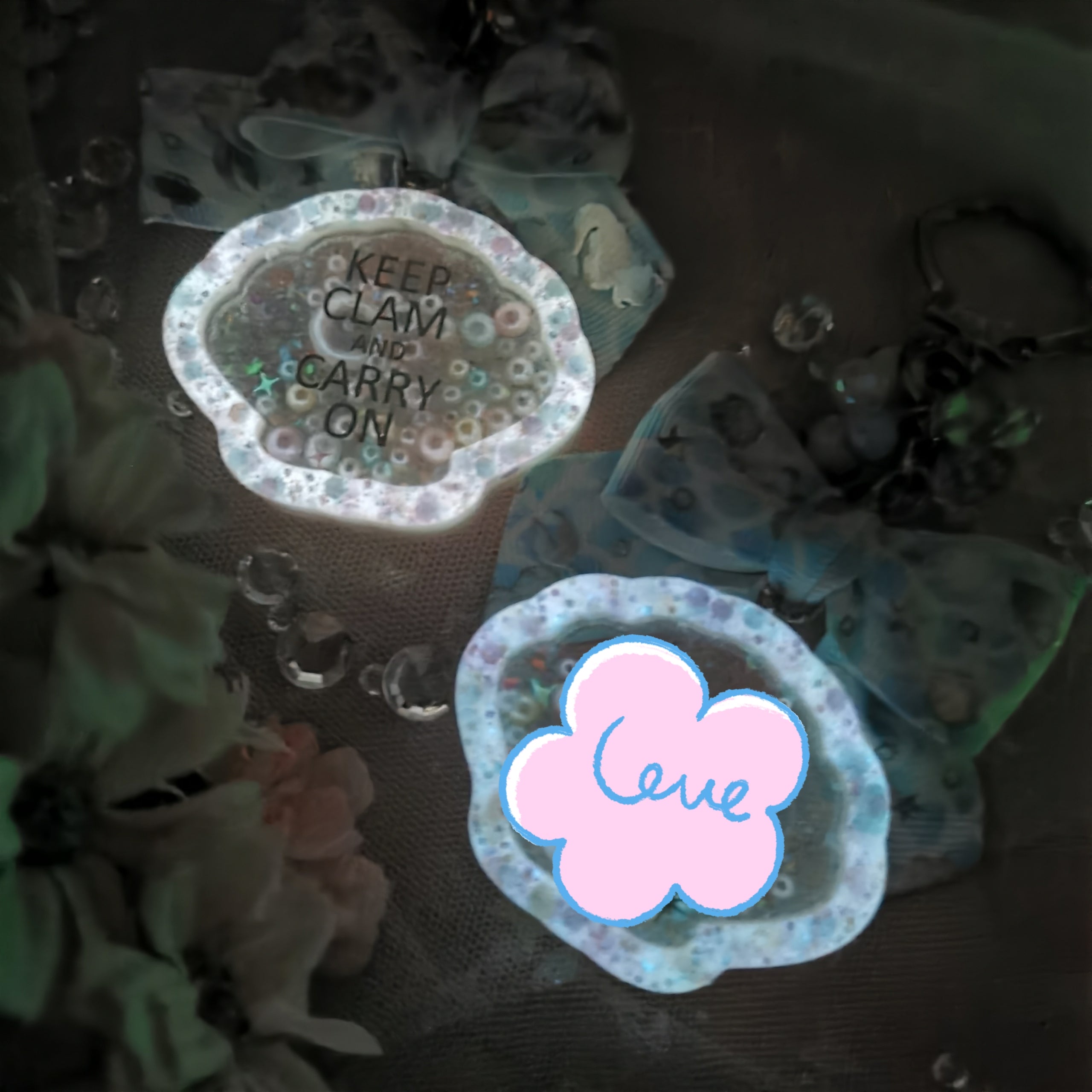Keep Clam and Carry On Charm (Glowing, no silver sparkles)