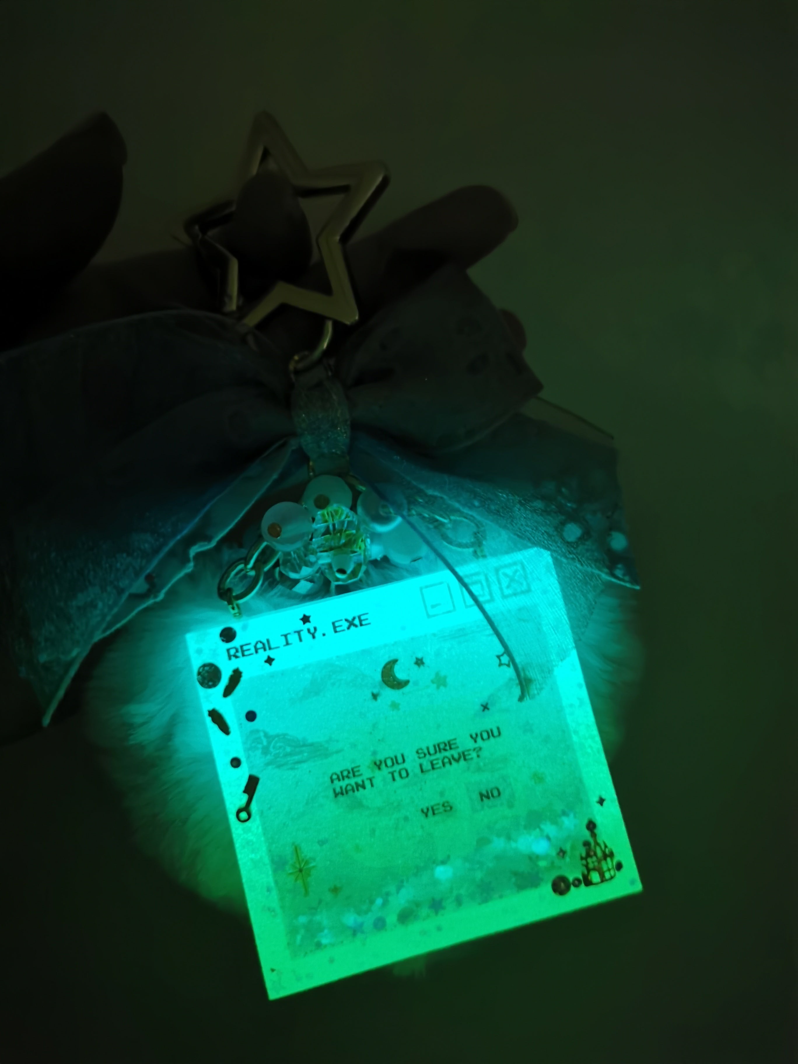Reality.exe Explorer Charm (Glowing)