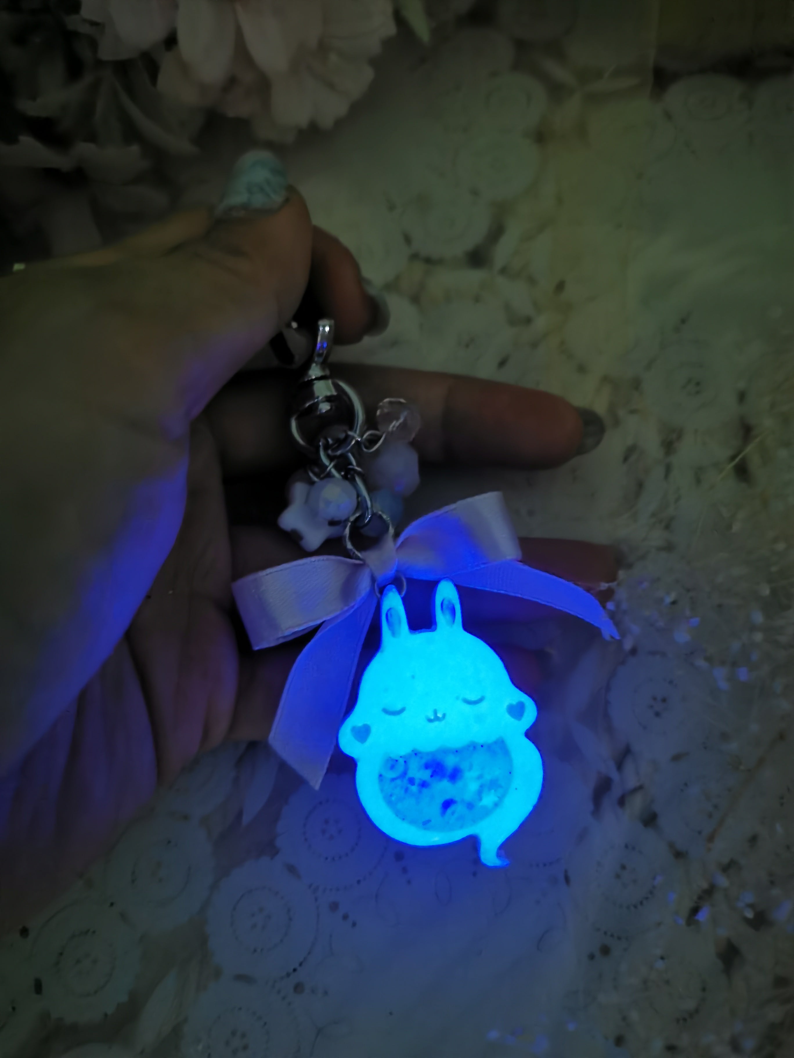 White Ghostie Boo Bun Charm (Glows)