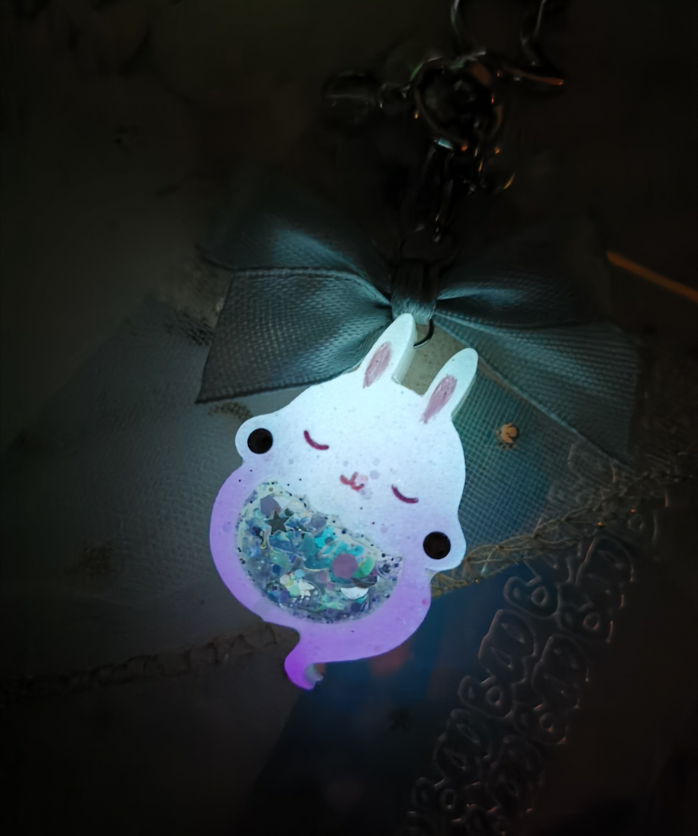 Grey Ghostie Boo Bun Charm (Glows)