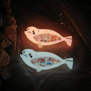 Monk Seal (6cm clasp)