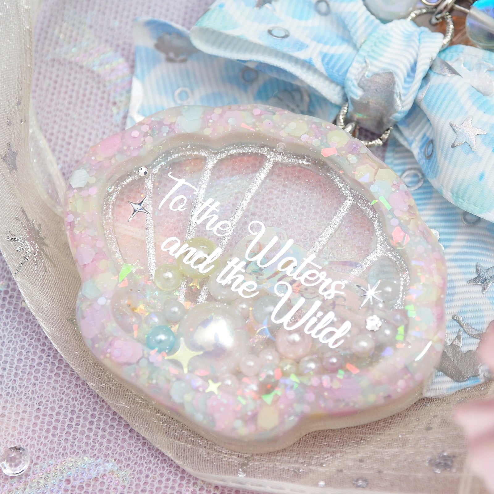 To the Waters Clam Charm (Glowing)