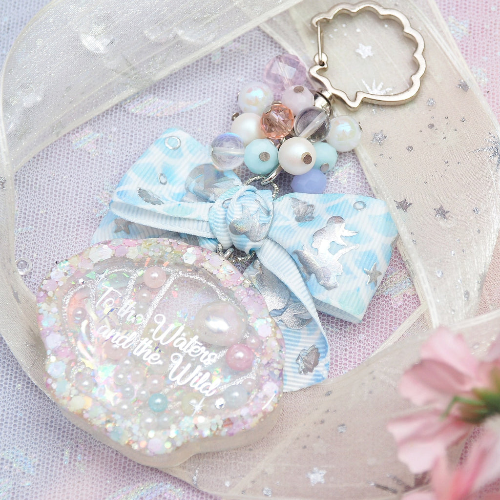 To the Waters Clam Charm (Not glowing)