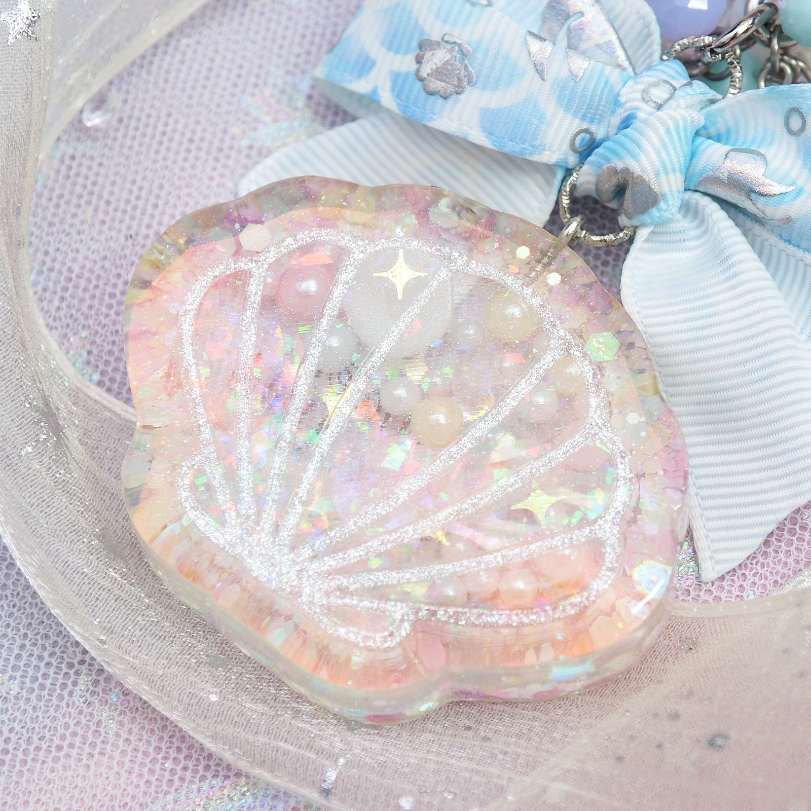 To the Waters Clam Charm (Not glowing)