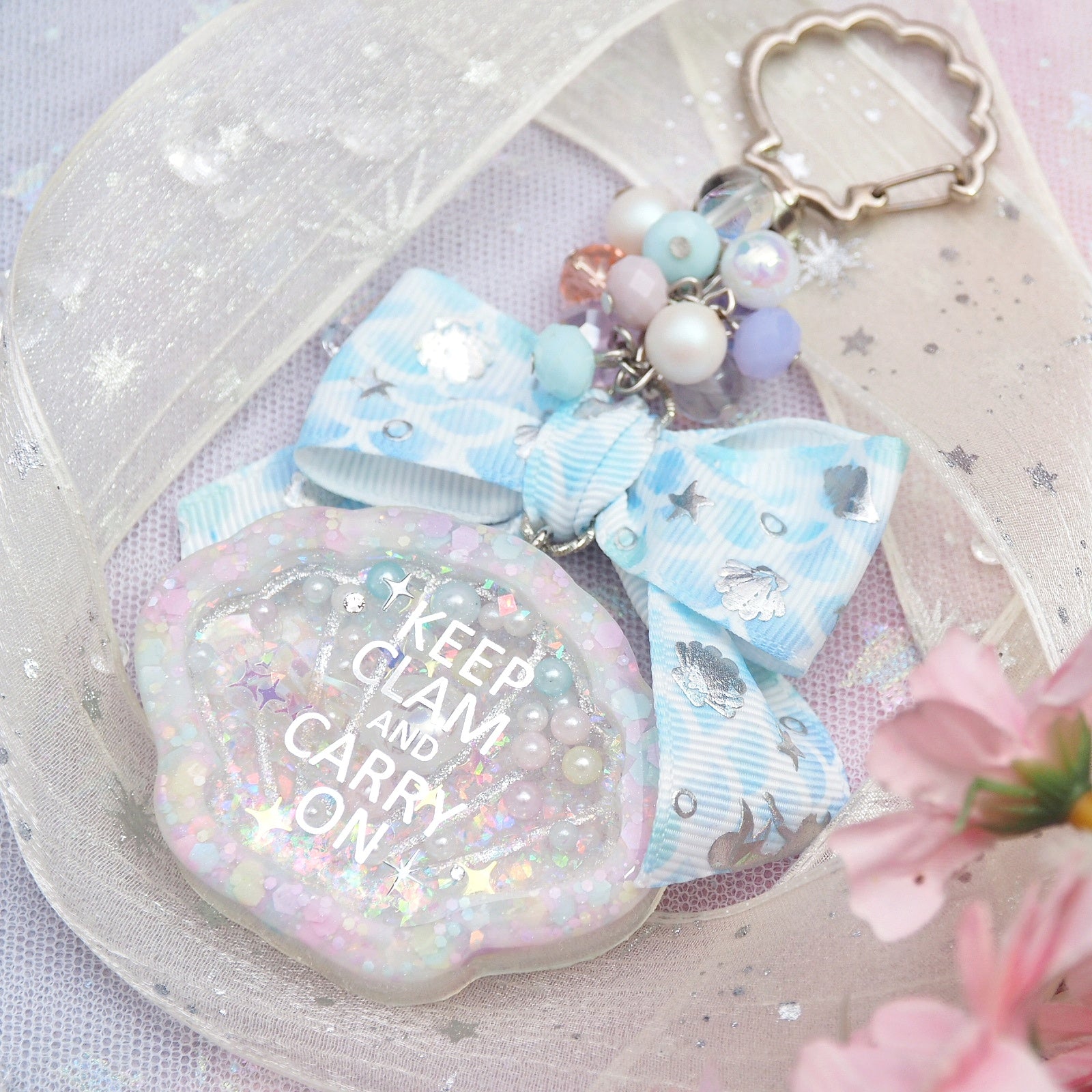 Keep Clam and Carry On Charm (Glowing)
