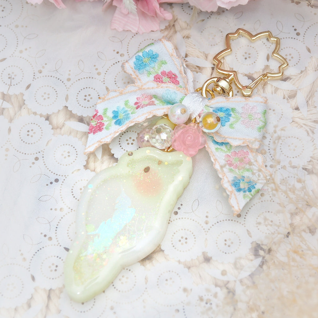 White/Yellow Tiel Birb Shaker Charm