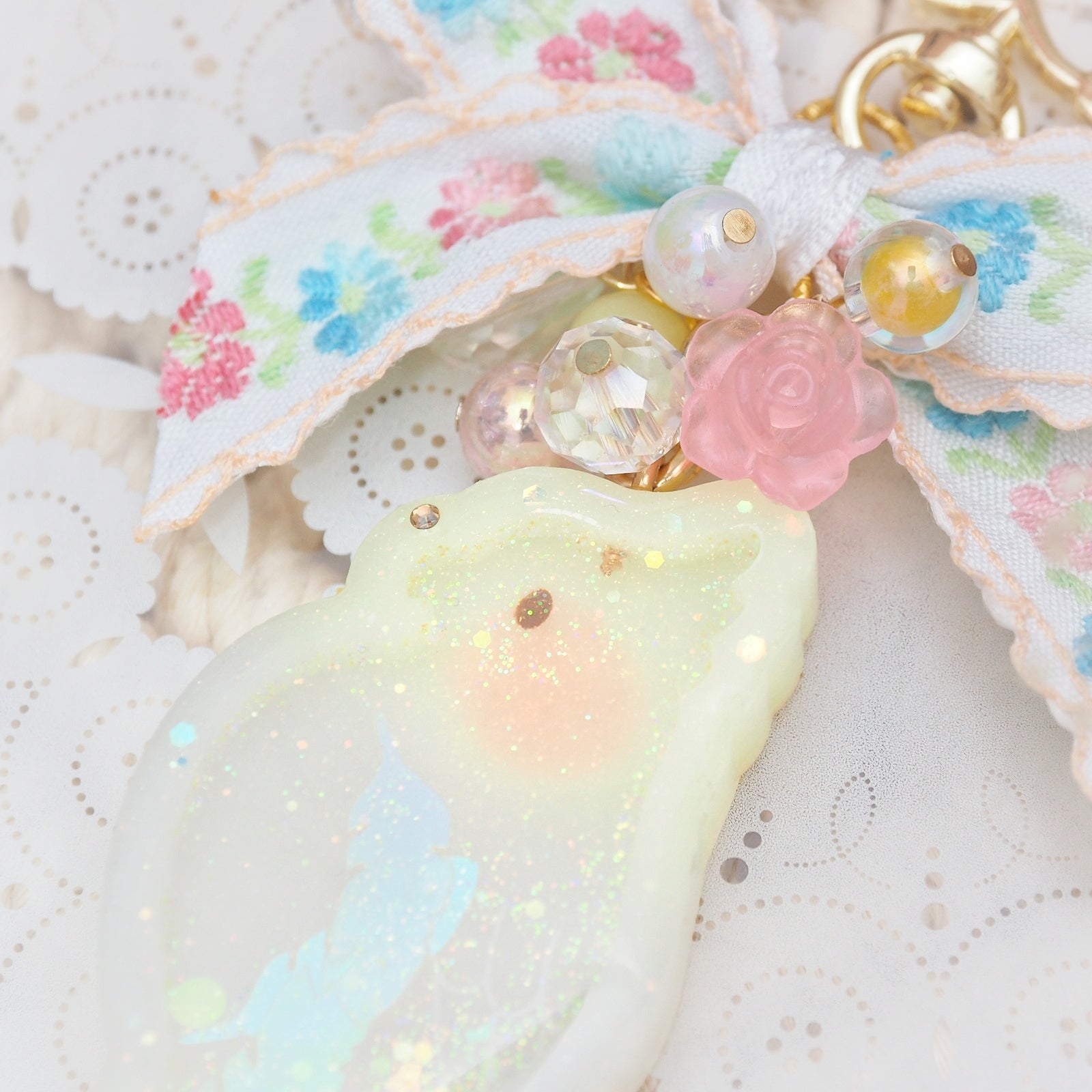 White/Yellow Tiel Birb Shaker Charm
