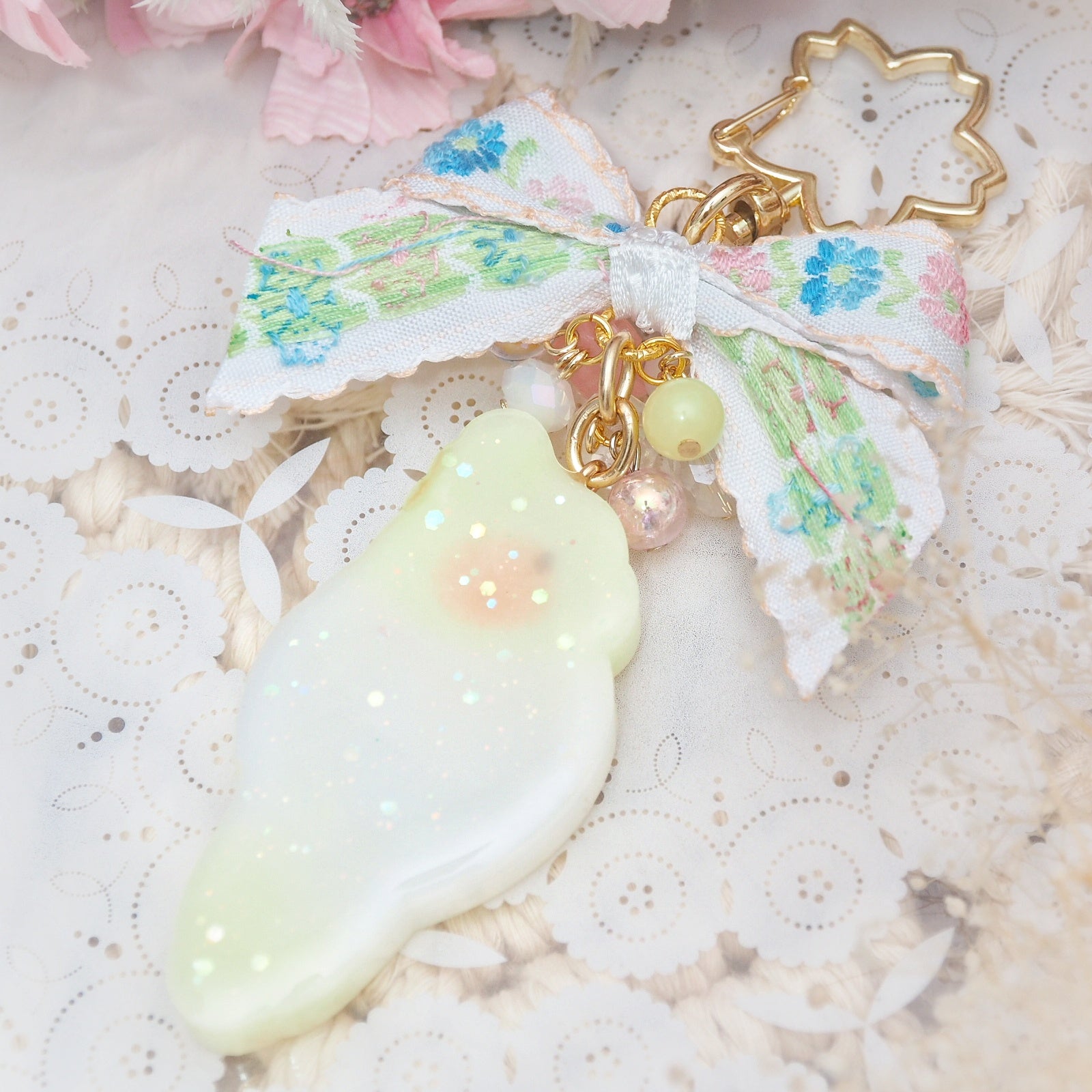 White/Yellow Tiel Birb Shaker Charm