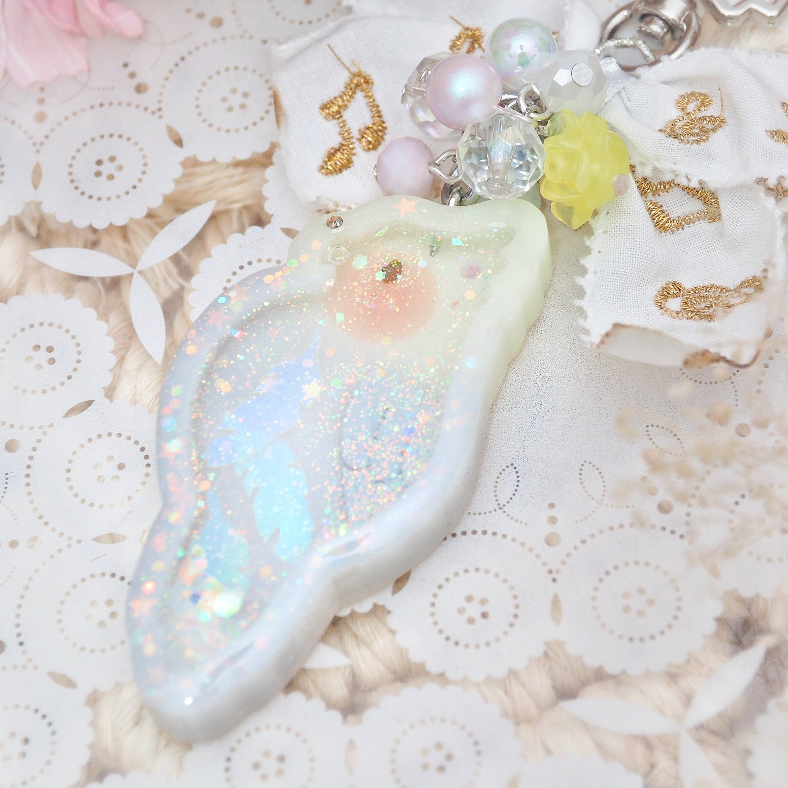 Grey/Yellow Tiel Birb Shaker Charm
