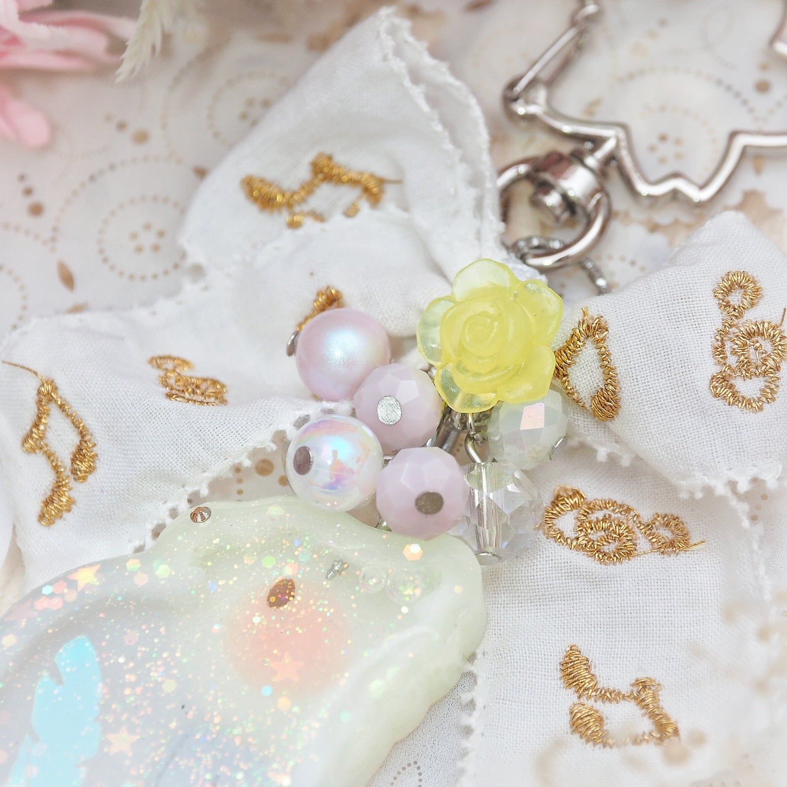 Grey/Yellow Tiel Birb Shaker Charm