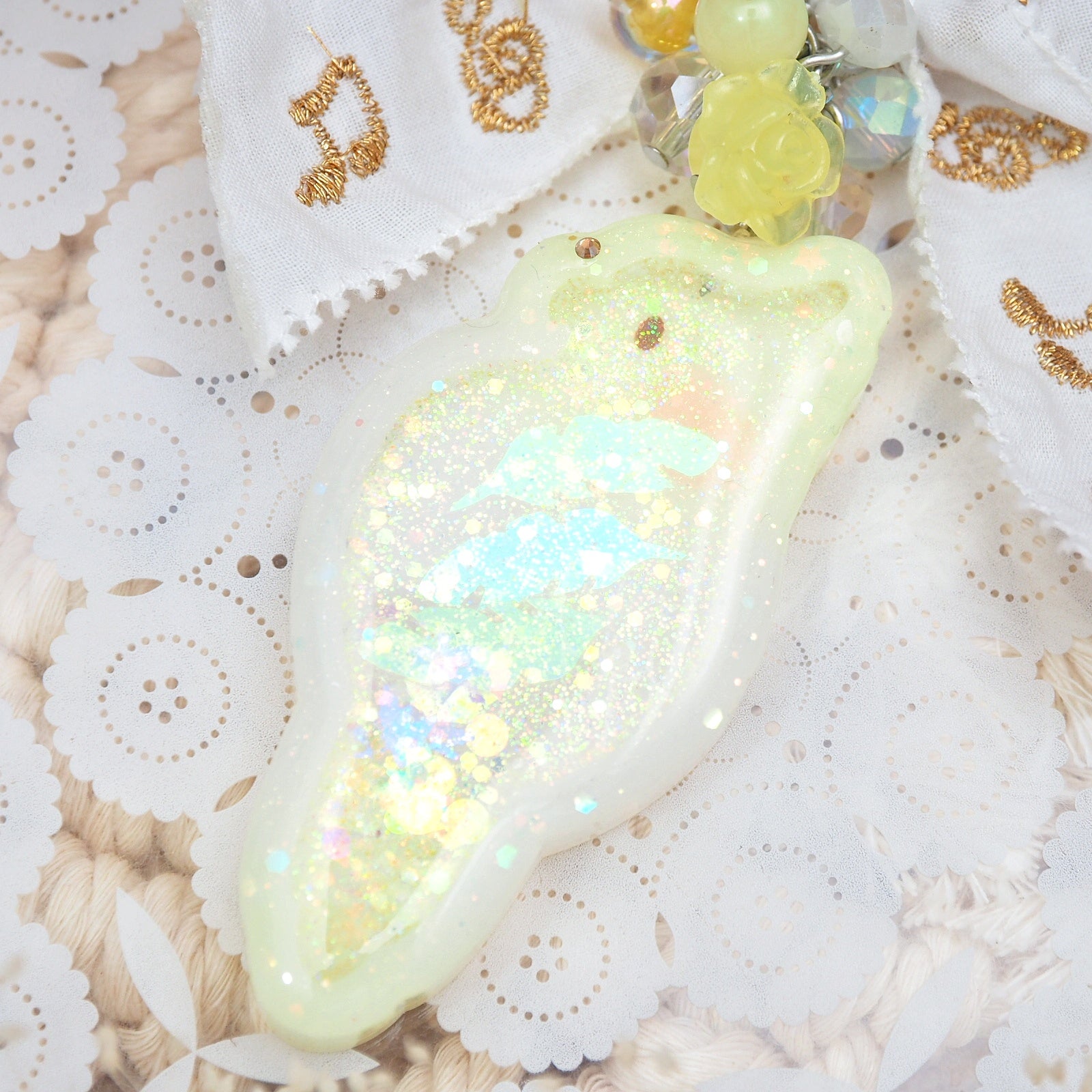 White/Yellow Tiel Birb Shaker Charm