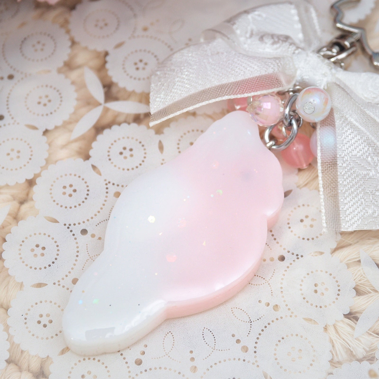 Major Mitchell's Cockatoo Birb Shaker Charm (crest up)