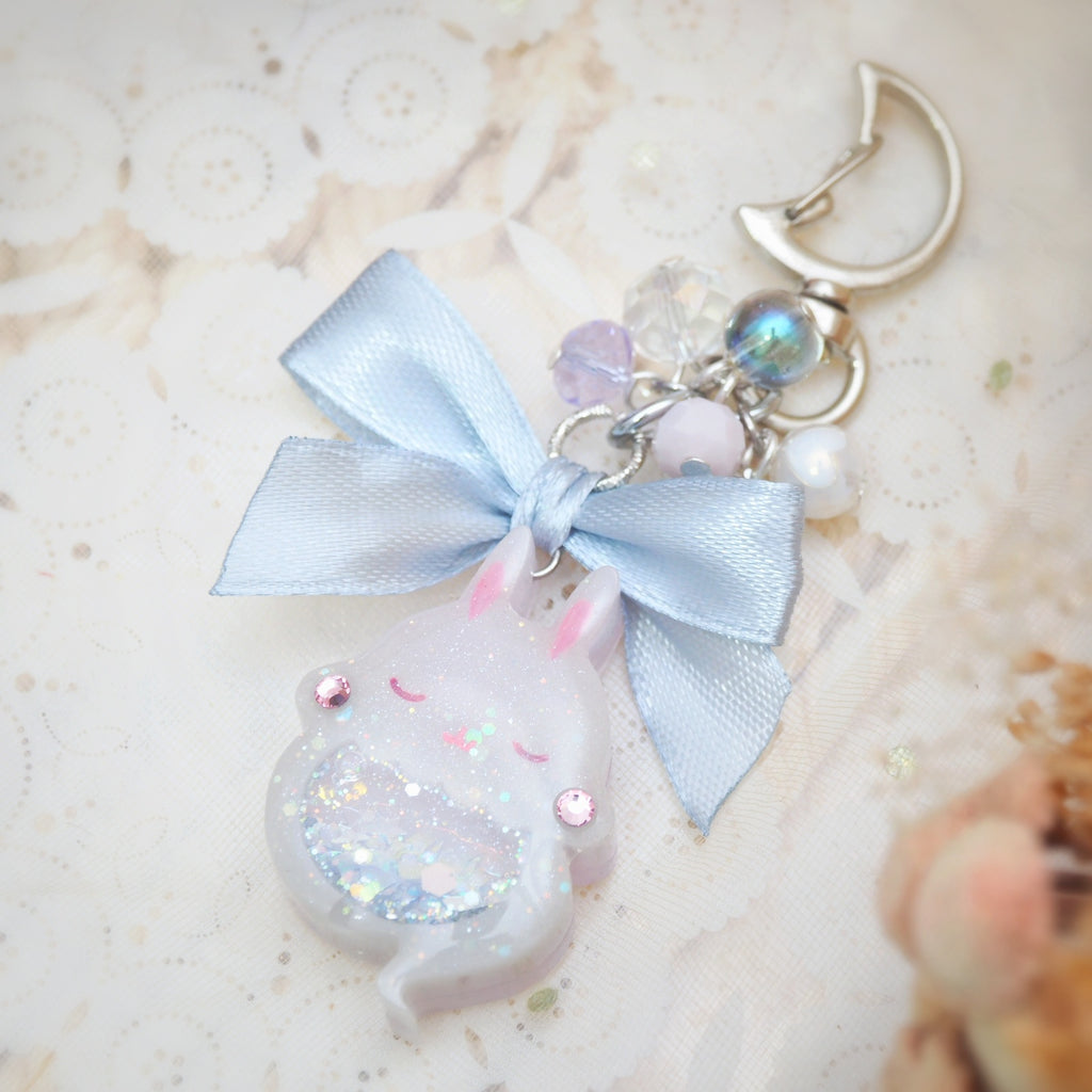 Grey Ghostie Boo Bun Charm (Glows)