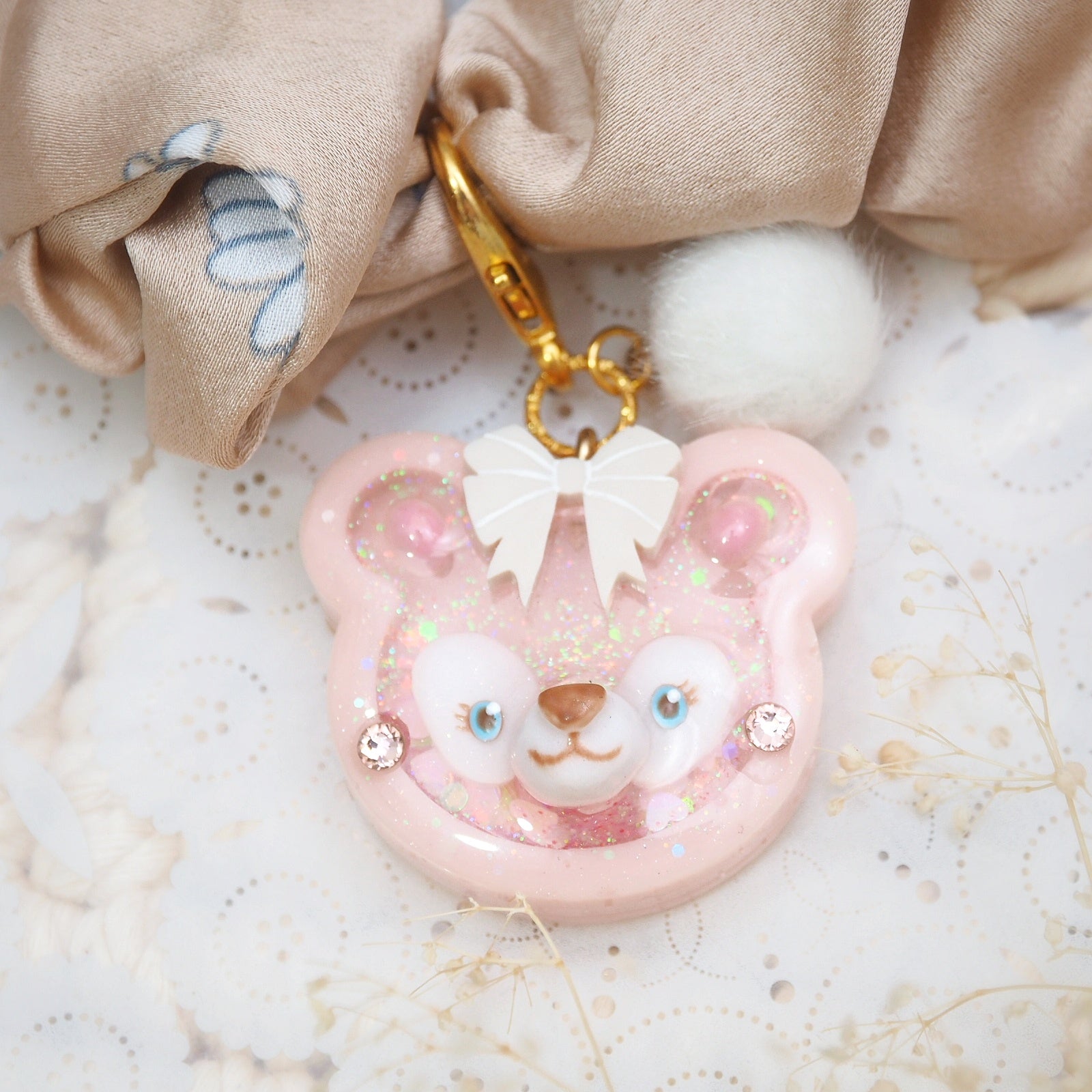 Shellie May Charm with Daisy Srunchie (Painted & Sculpted Removable Charm)
