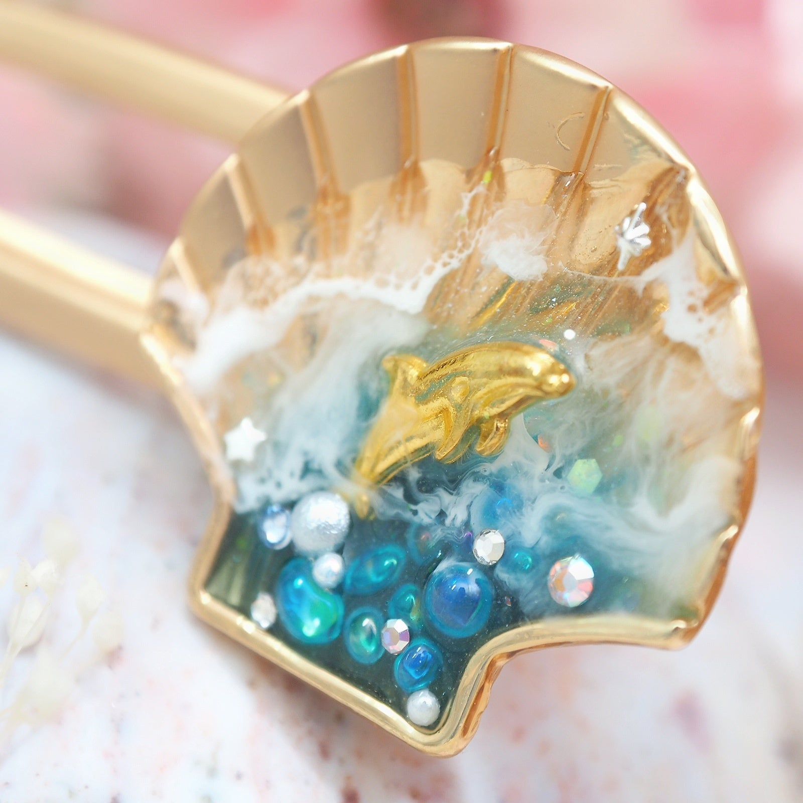 Scoop of the Ocean Porpoise Barette