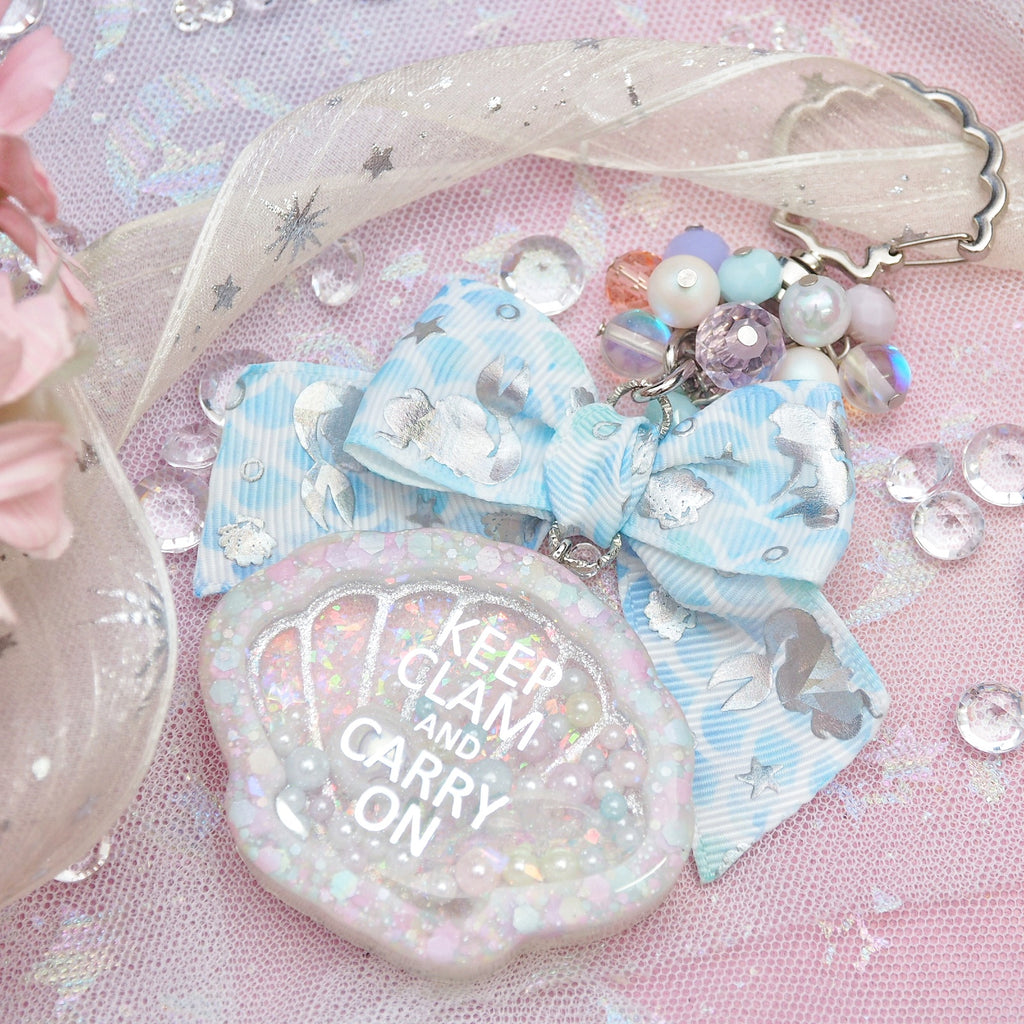 Keep Clam and Carry On Charm (Glowing, no silver sparkles)