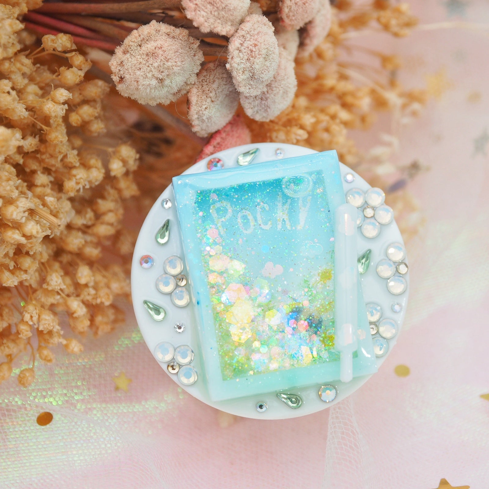 Daisy Fields Pocky phone grip