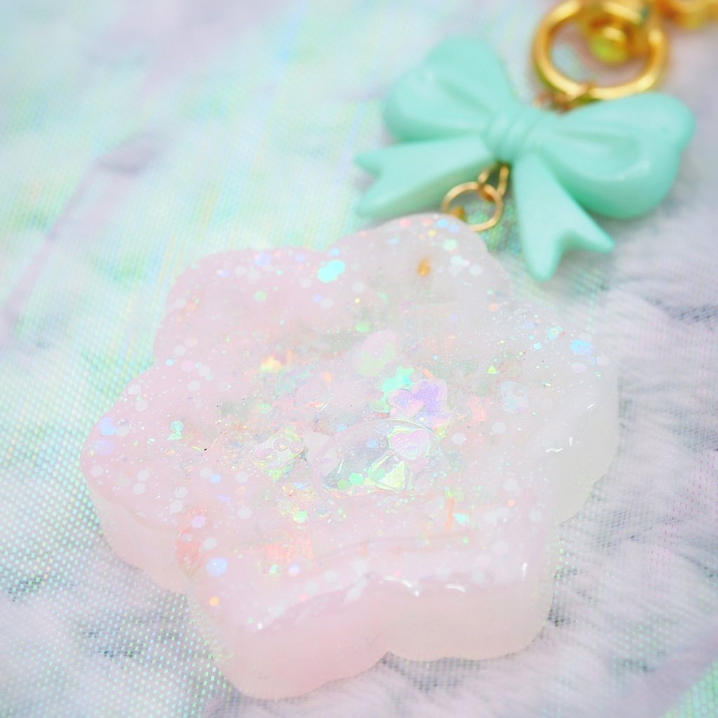 Smol Pink Snowflake Charm (Type A)
